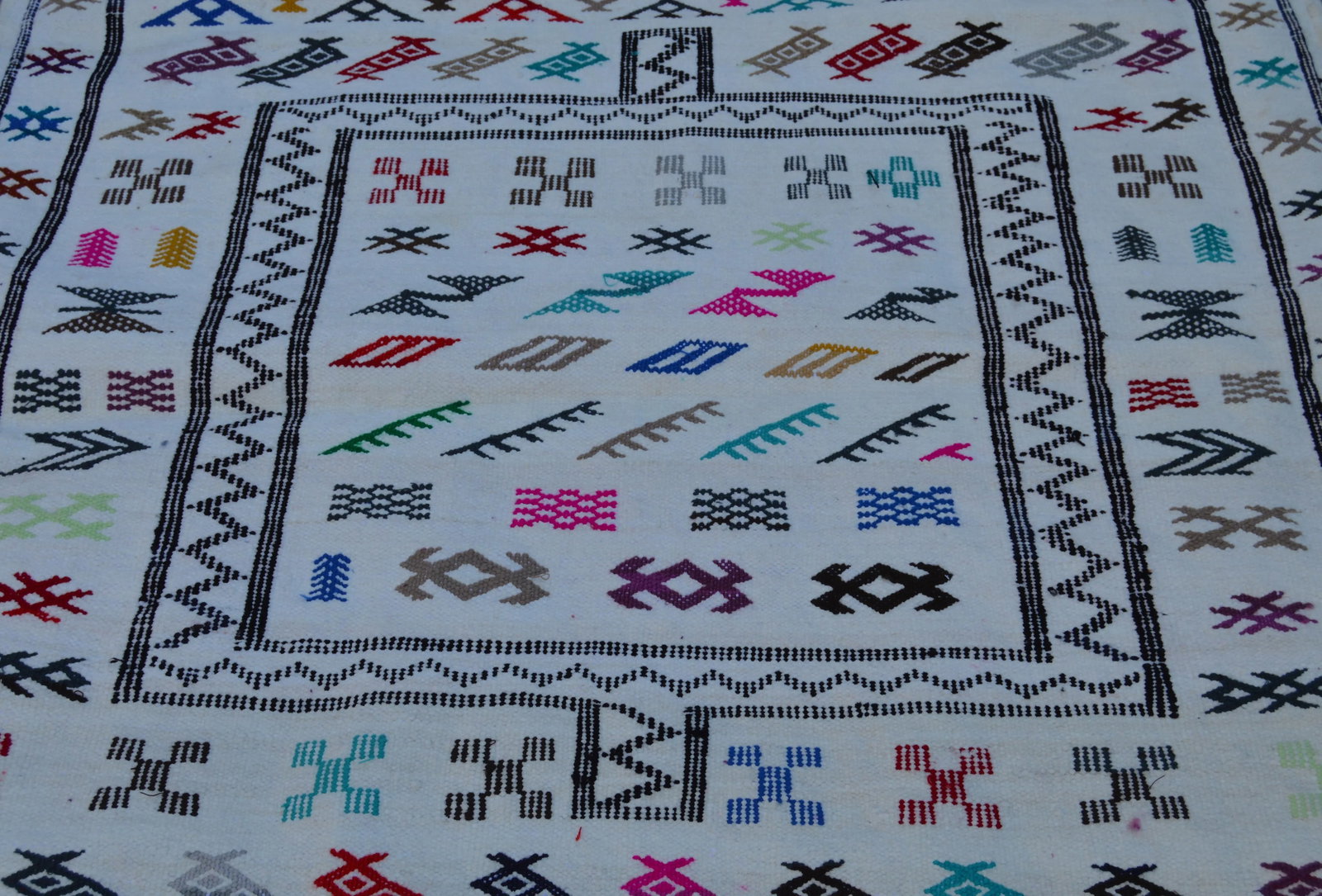 Late 20th Century Moroccan Silk Rug- 4'8'' X 3'1'' - 3