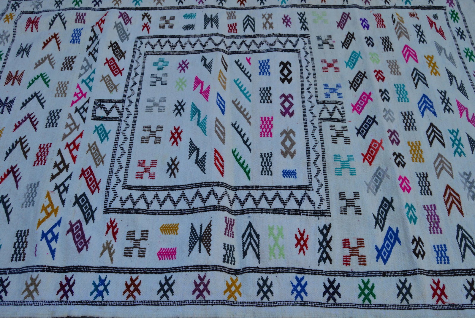 Late 20th Century Moroccan Silk Rug- 4'8'' X 3'1'' - 4