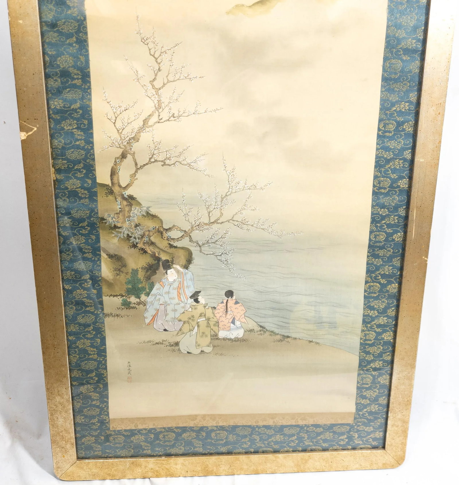 Early 20th Century Japanese Silk Scroll Painting of Figures on a Shore - 4