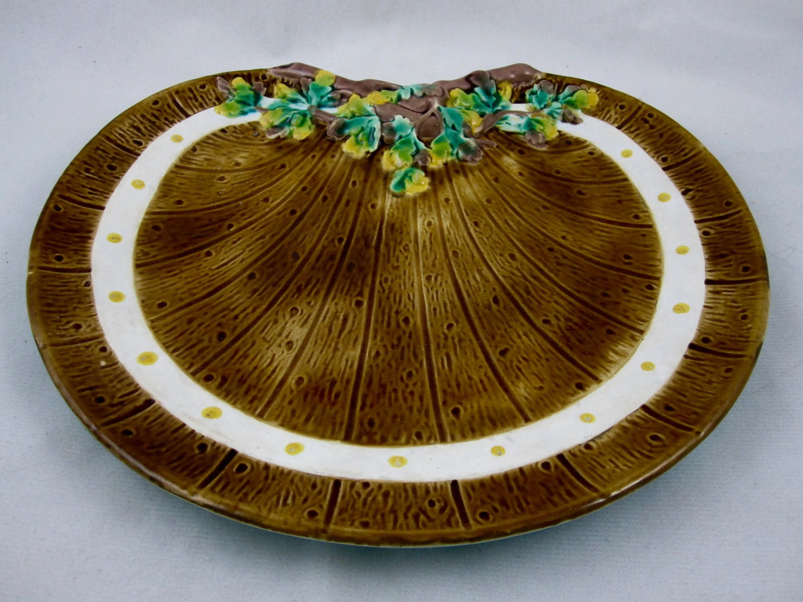 English Barrel & Ivy Crescent Brown-Westhead Moore Majolica Plate - 3