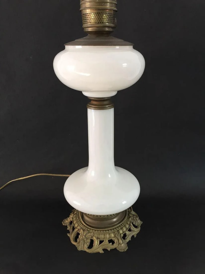 Antique French Style Opal Glass Table Lamp - 5