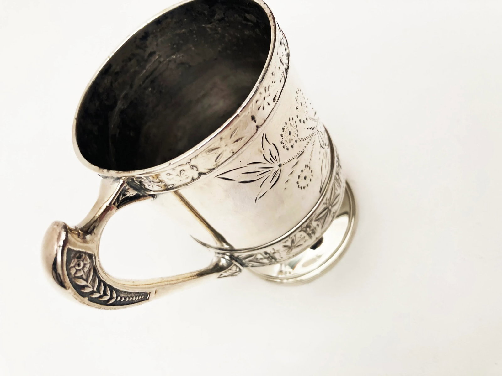 Late 19th Century Pelton Brothers & Co. Silver Plate Cup With Floral Motif - 10