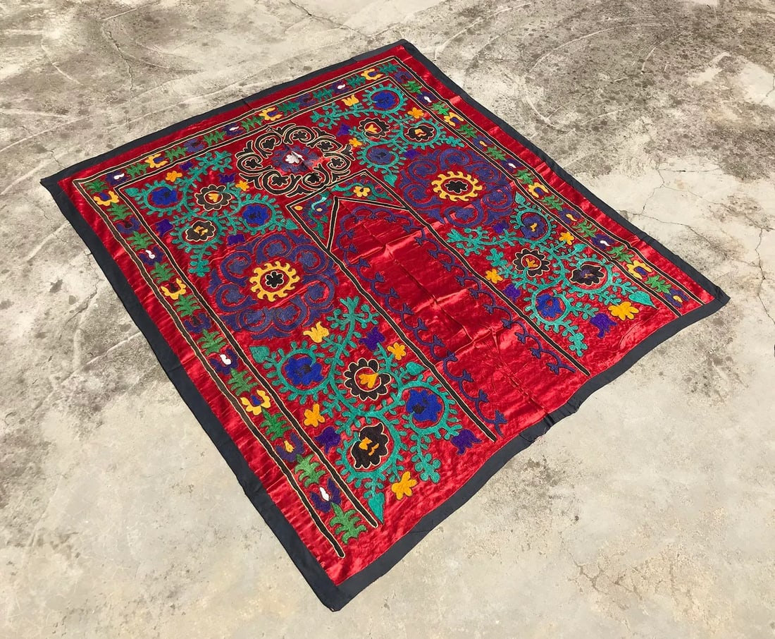 Vintage Silk Fabric Red Door Design - 2