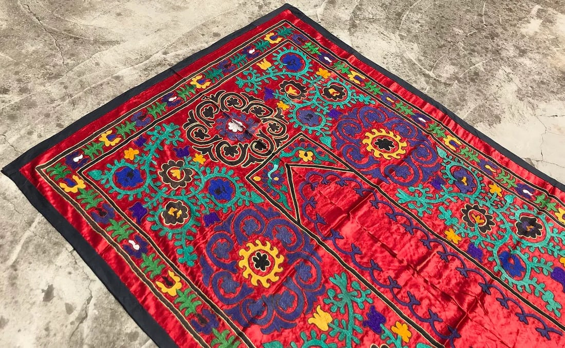 Vintage Silk Fabric Red Door Design - 3
