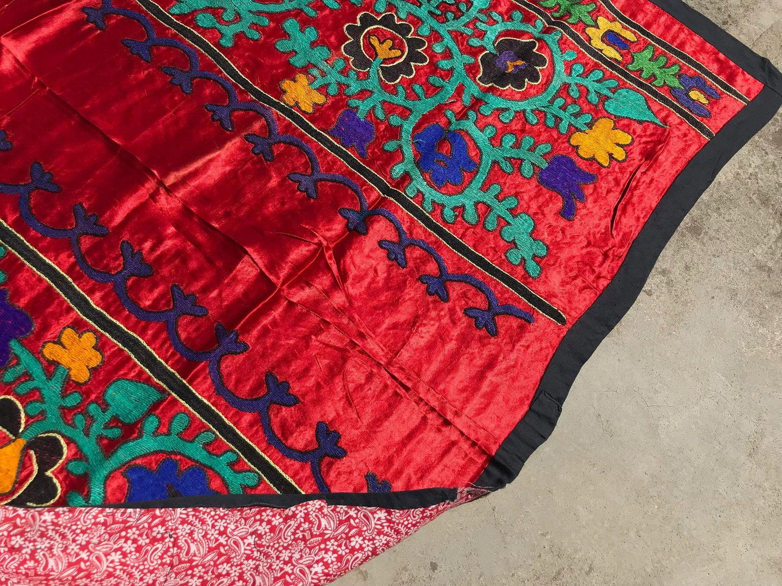 Vintage Silk Fabric Red Door Design - 4