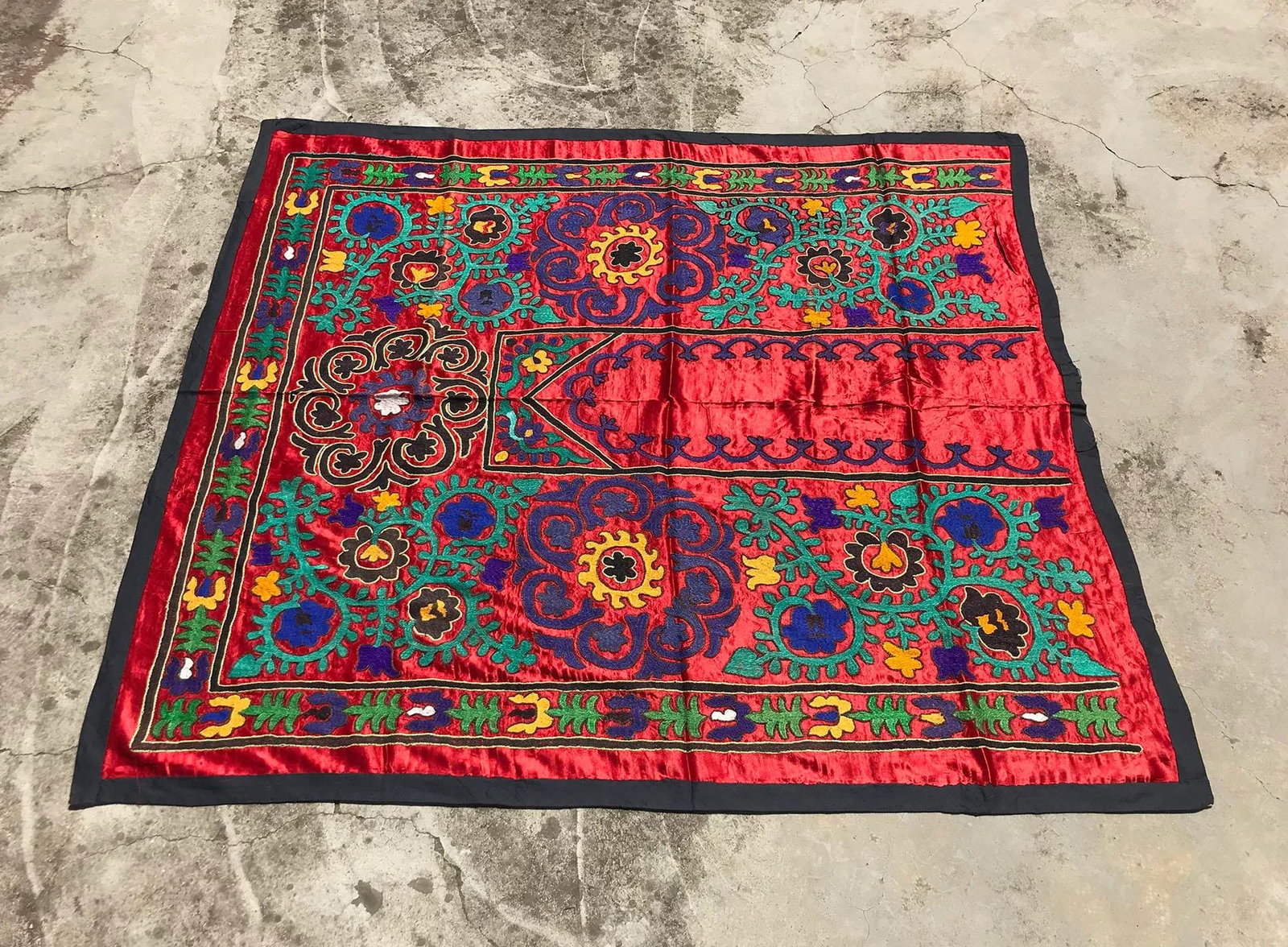 Vintage Silk Fabric Red Door Design - 5