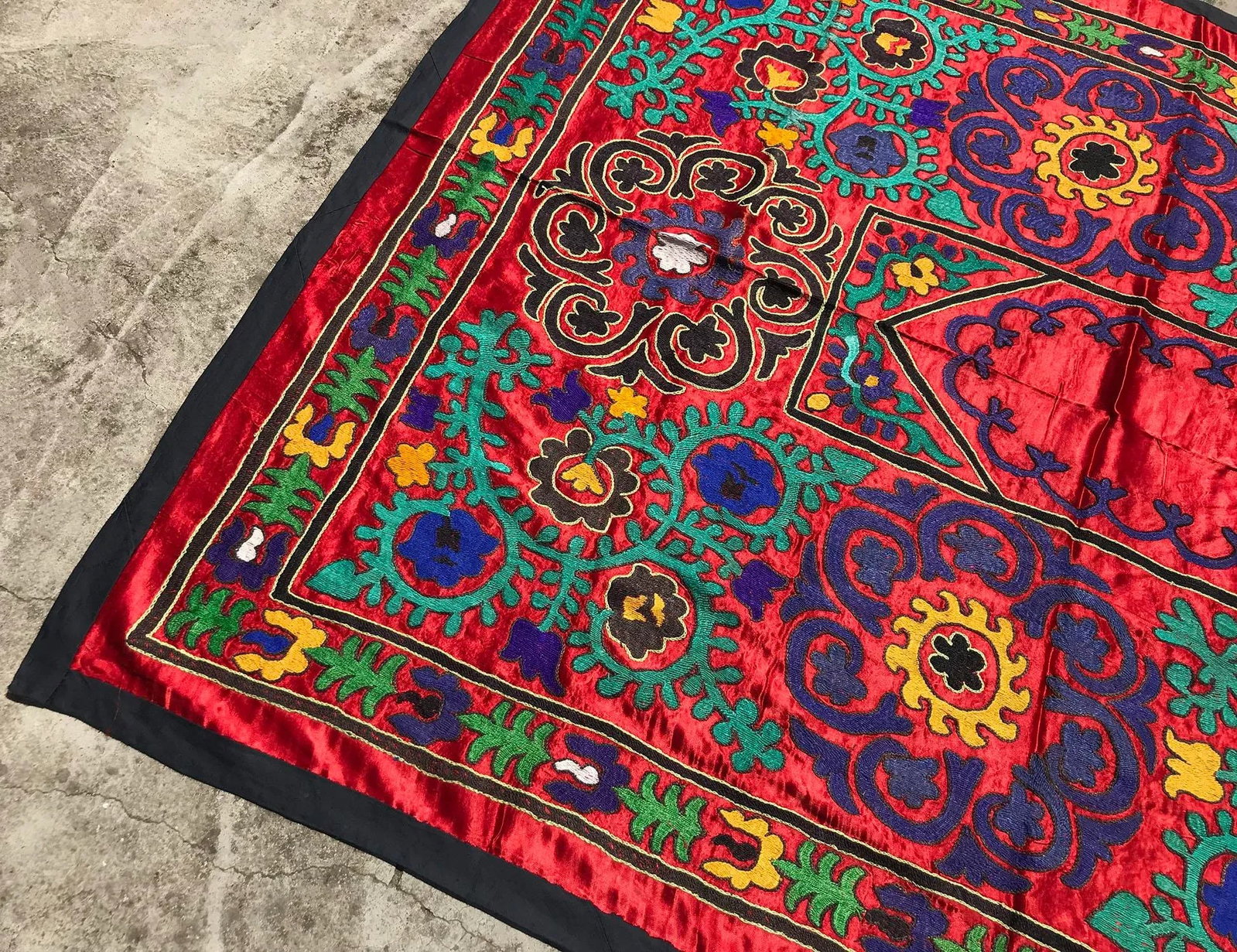 Vintage Silk Fabric Red Door Design - 6