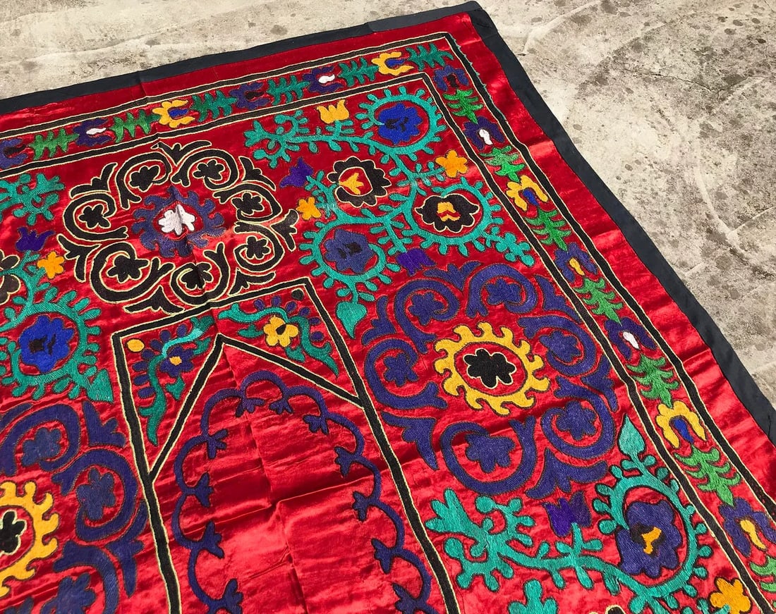 Vintage Silk Fabric Red Door Design - 7