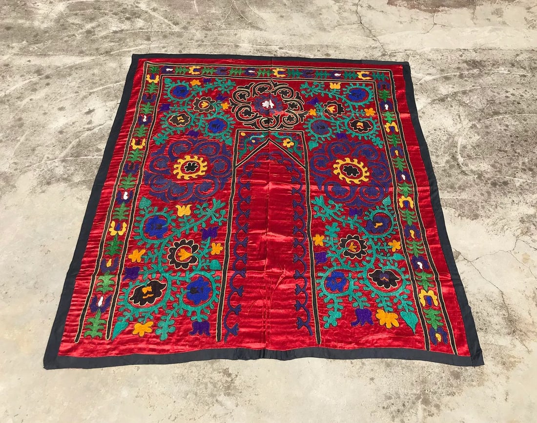 Vintage Silk Fabric Red Door Design - 8