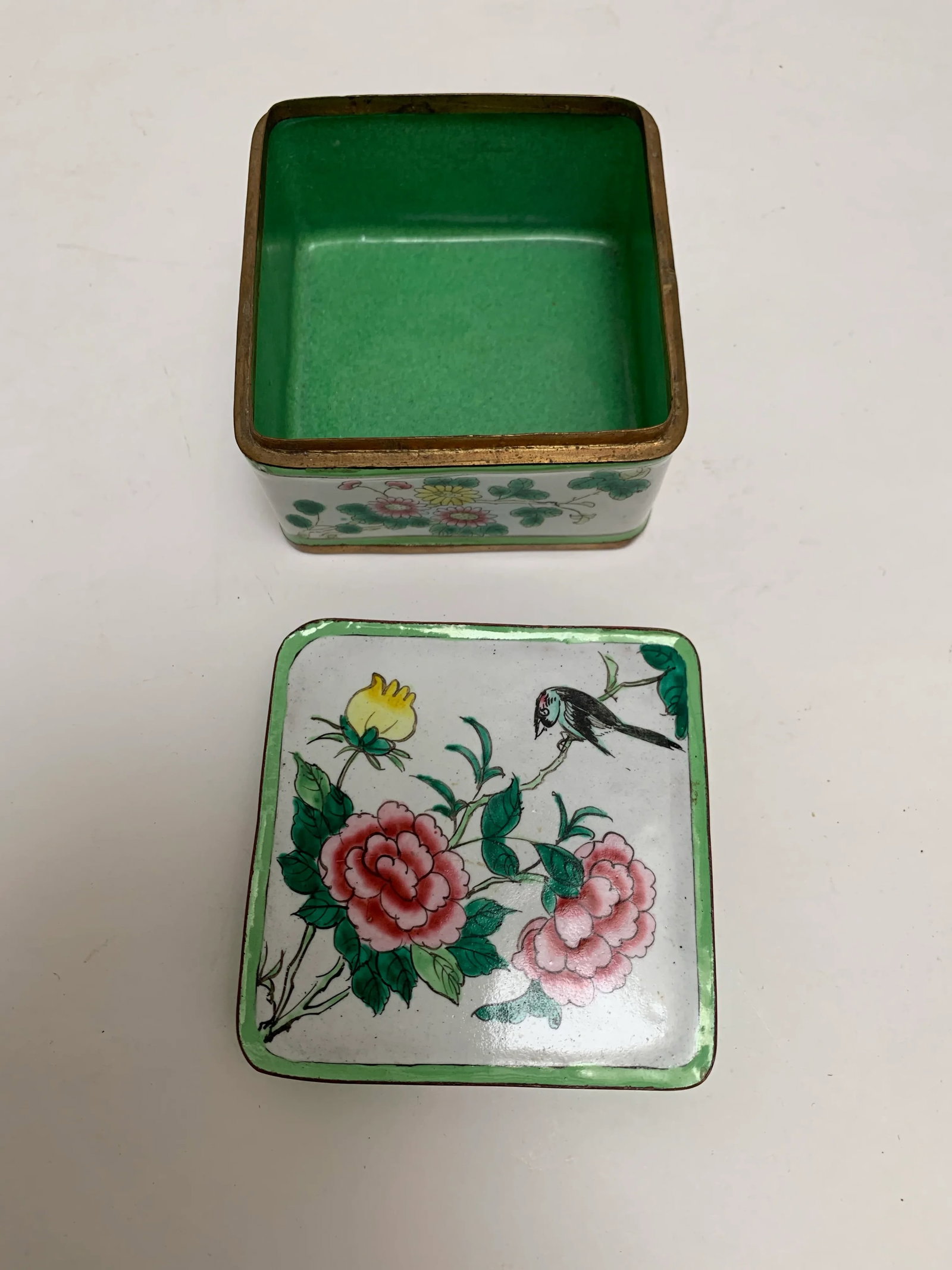 Asian Chinoiserie Petite Enamel Cloisonne Jewelry Stash Box - 3