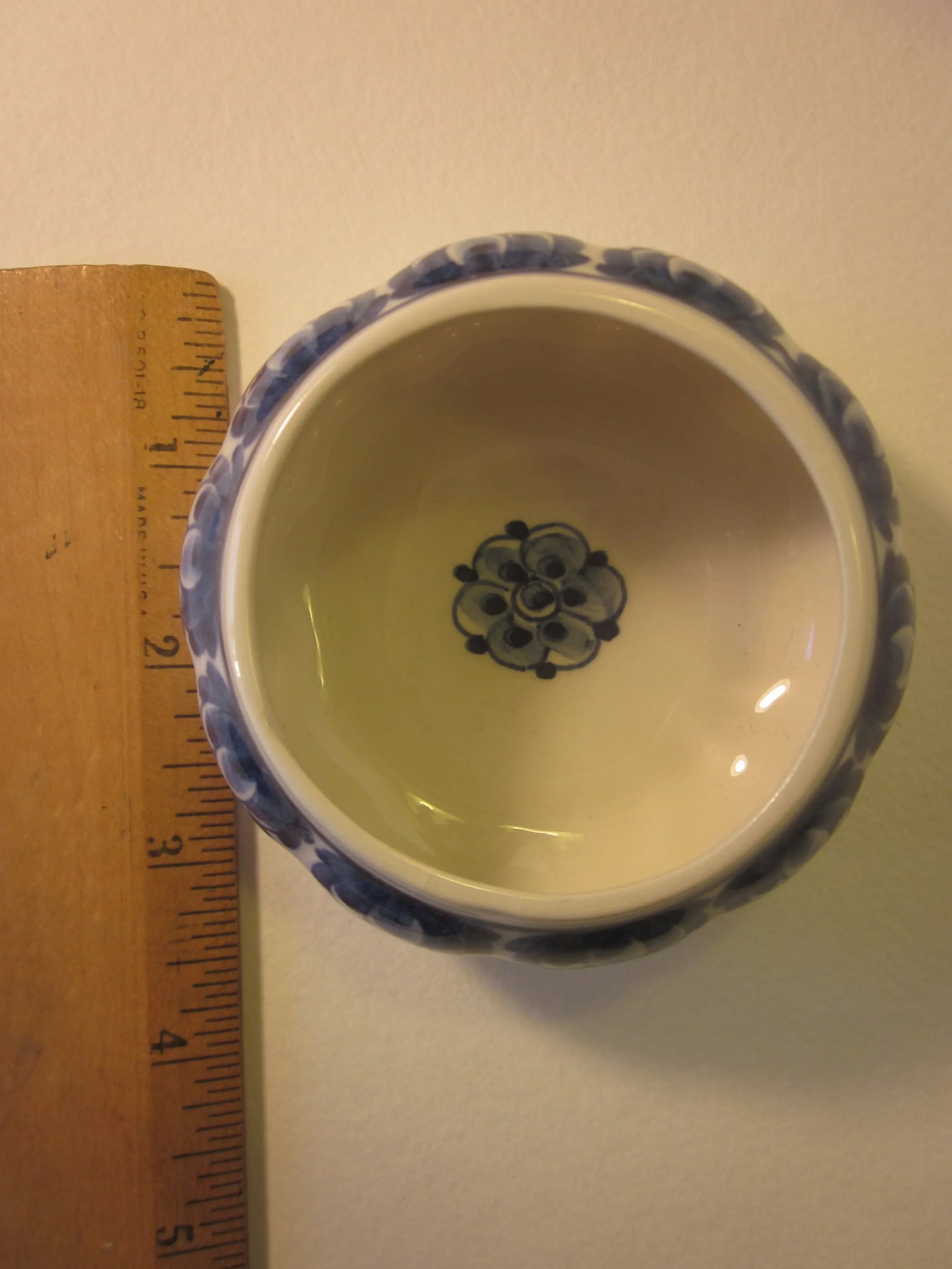 1990s Chinoiserie Three Small Blue-And-White Decorative Ceramics - Set of 3 - 10
