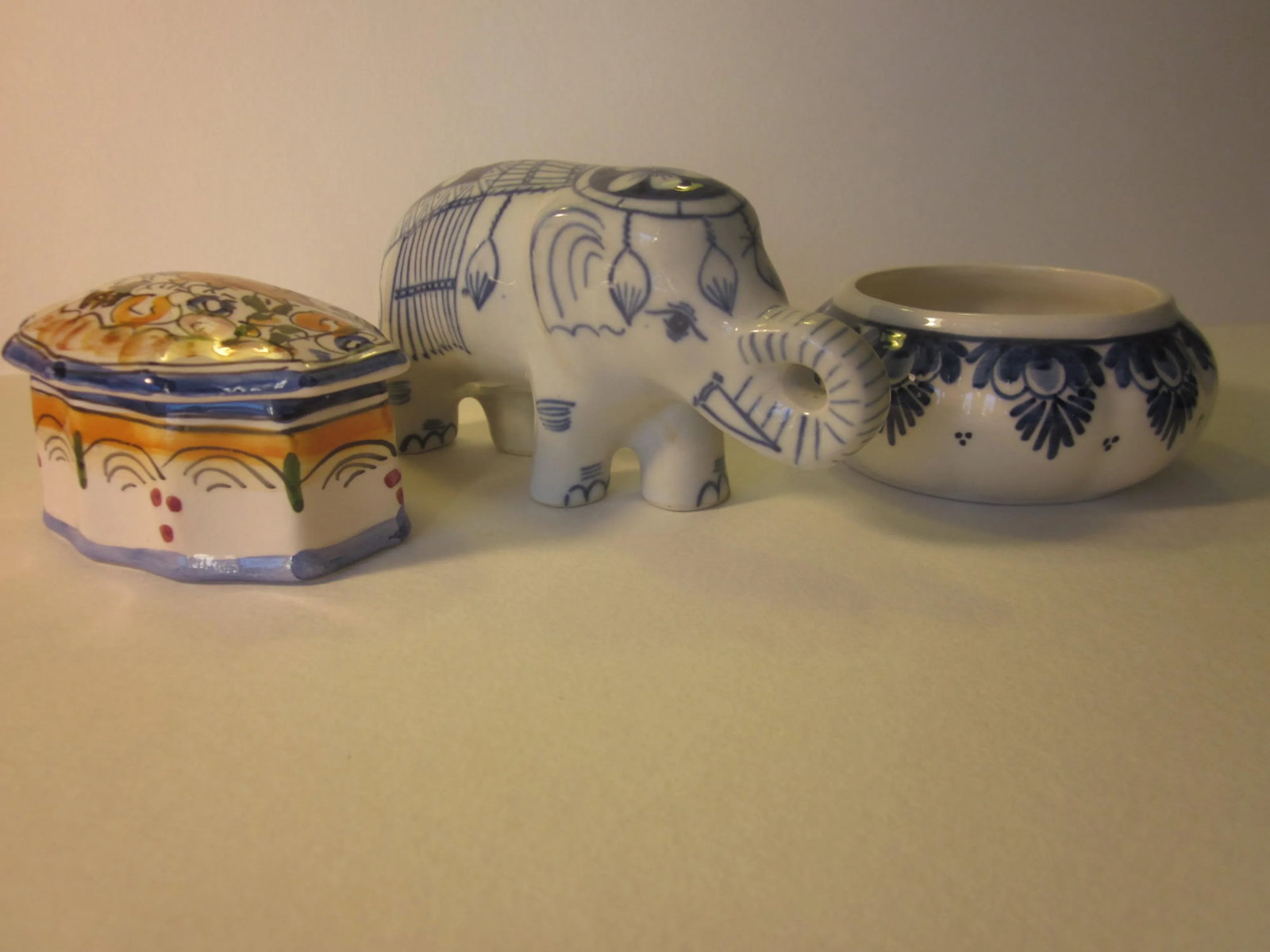 1990s Chinoiserie Three Small Blue-And-White Decorative Ceramics - Set of 3 - 13