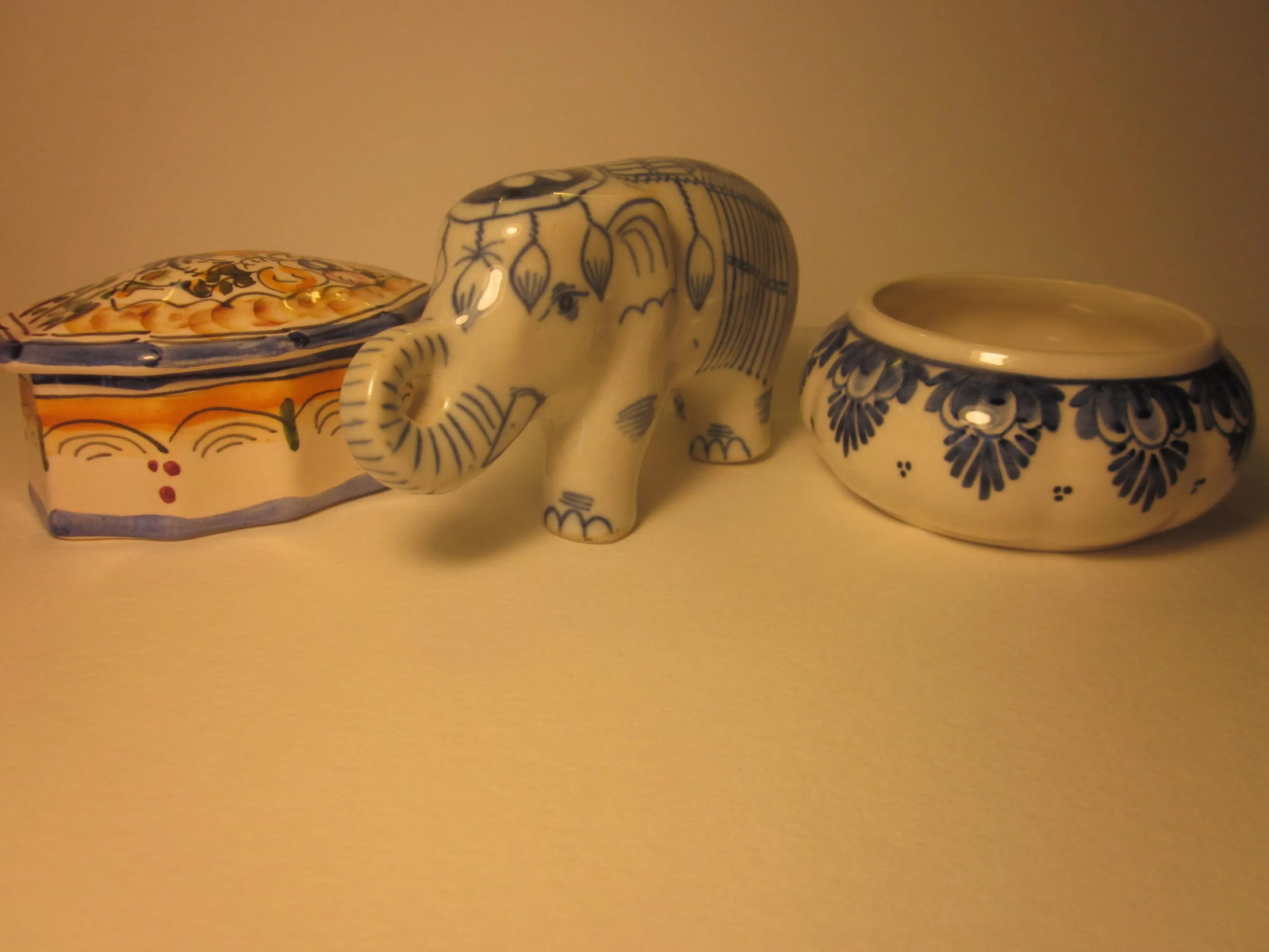1990s Chinoiserie Three Small Blue-And-White Decorative Ceramics - Set of 3 - 2