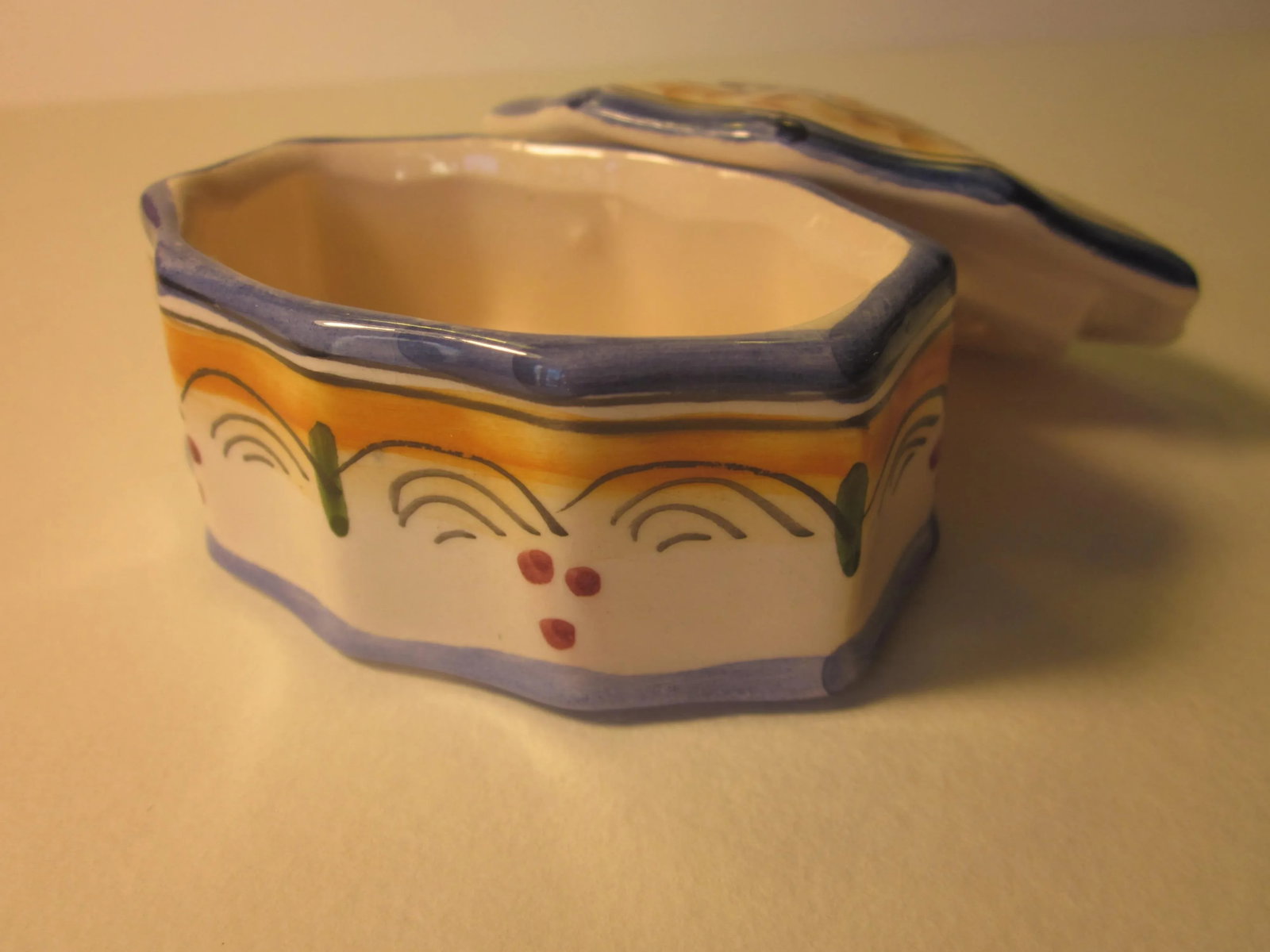 1990s Chinoiserie Three Small Blue-And-White Decorative Ceramics - Set of 3 - 6