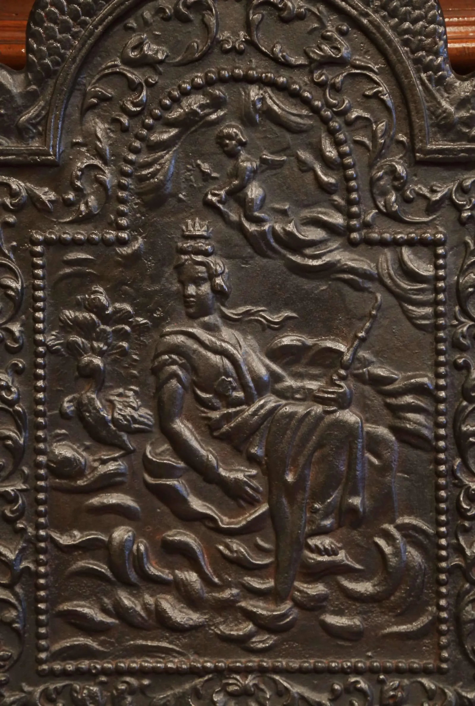 19th Century French Louis XV Polished Iron Fire Back With Goddess and Dolphins - 3