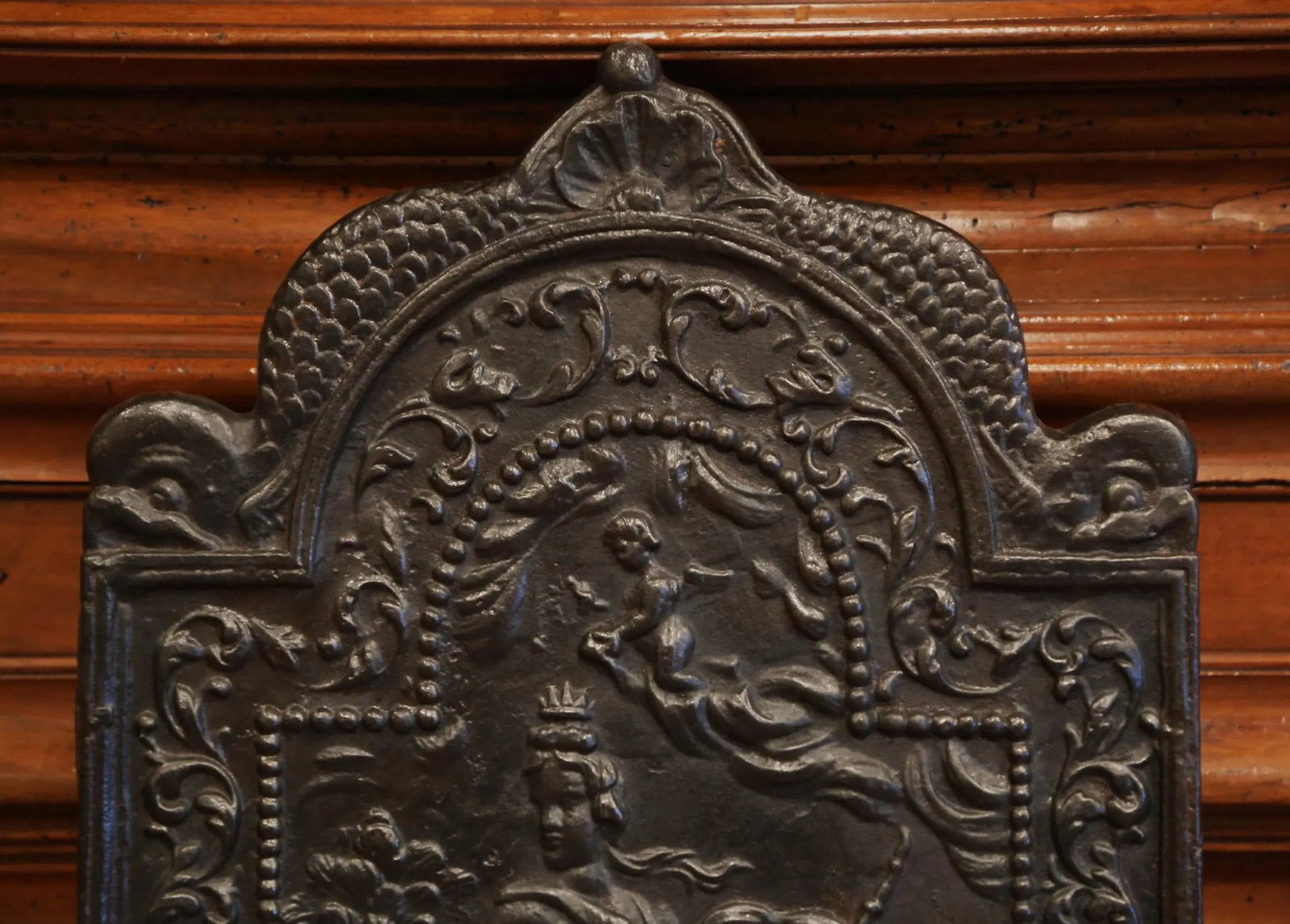 19th Century French Louis XV Polished Iron Fire Back With Goddess and Dolphins - 4