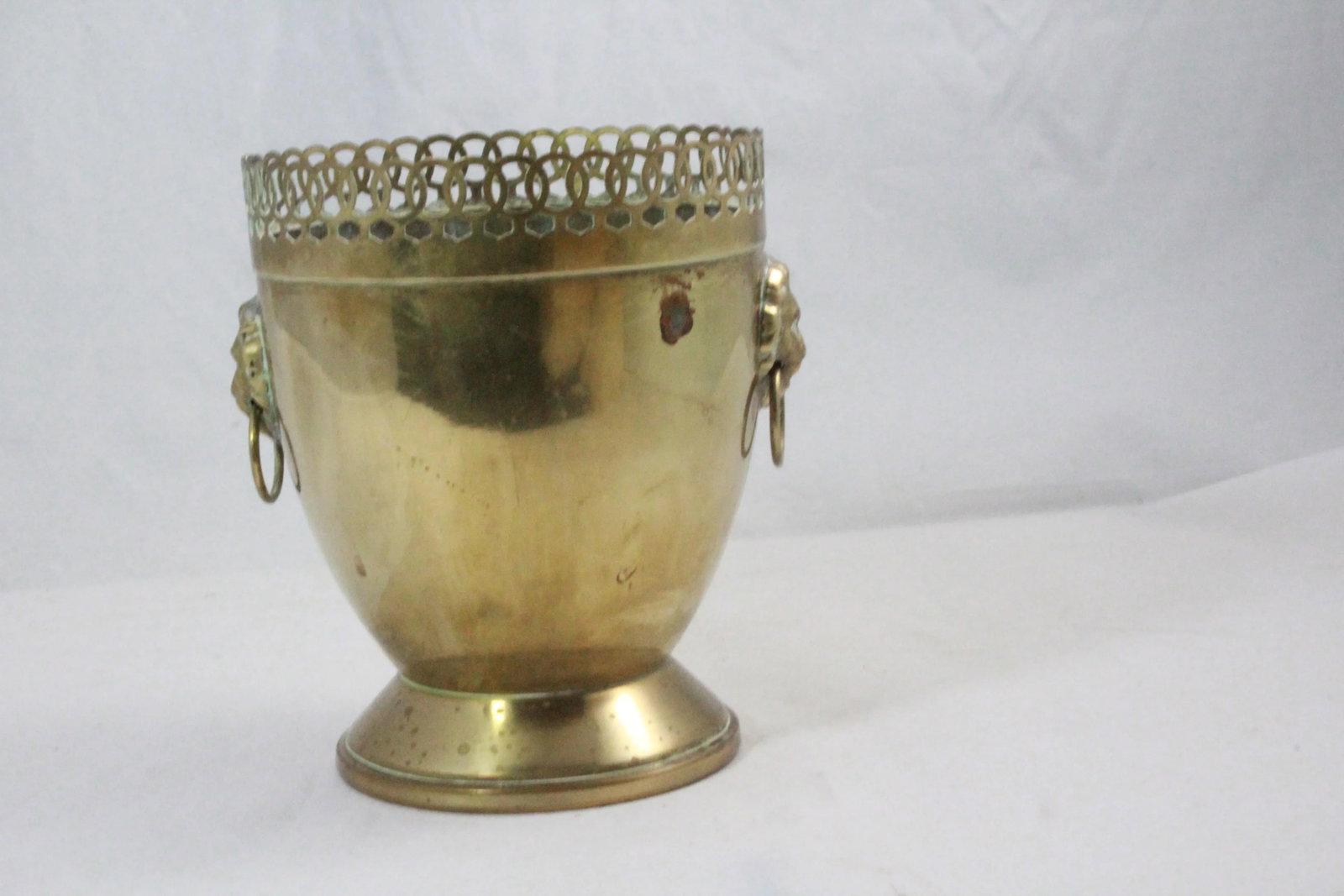 Vintage Mid 20th Century Copper/Brass Ornate Plant Holder With Lionhead and Ring Handles - 4