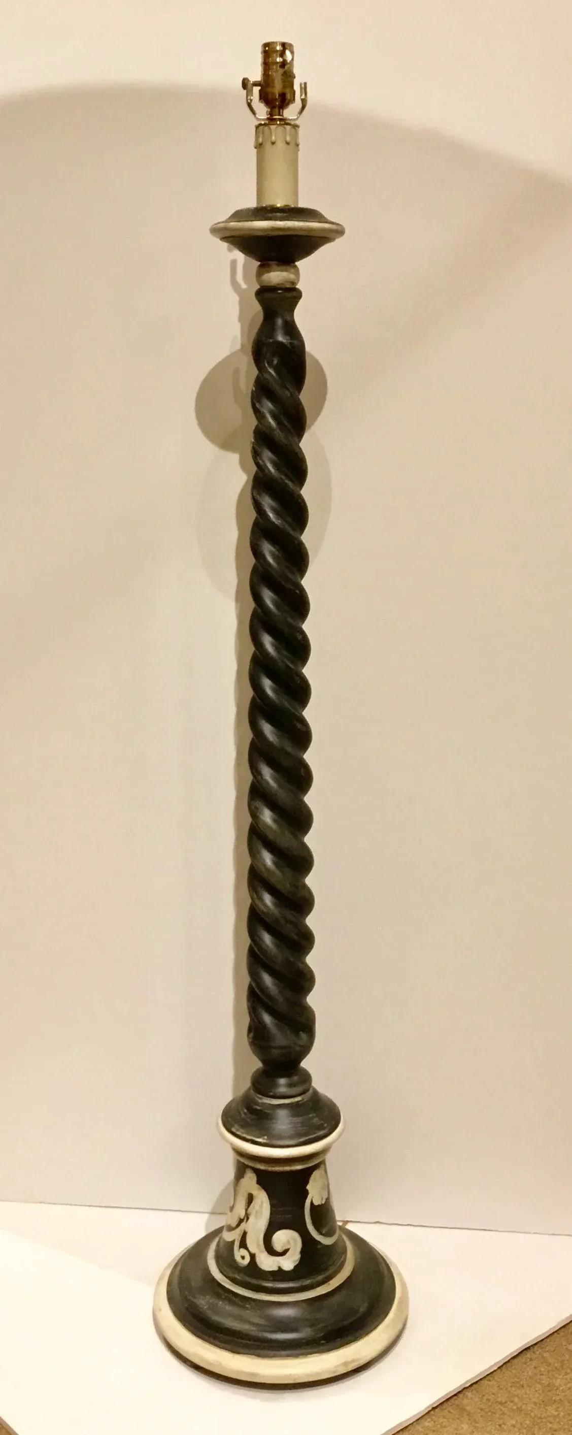 Transitional Black and White Painted Italian Style Floor Lamp - 5