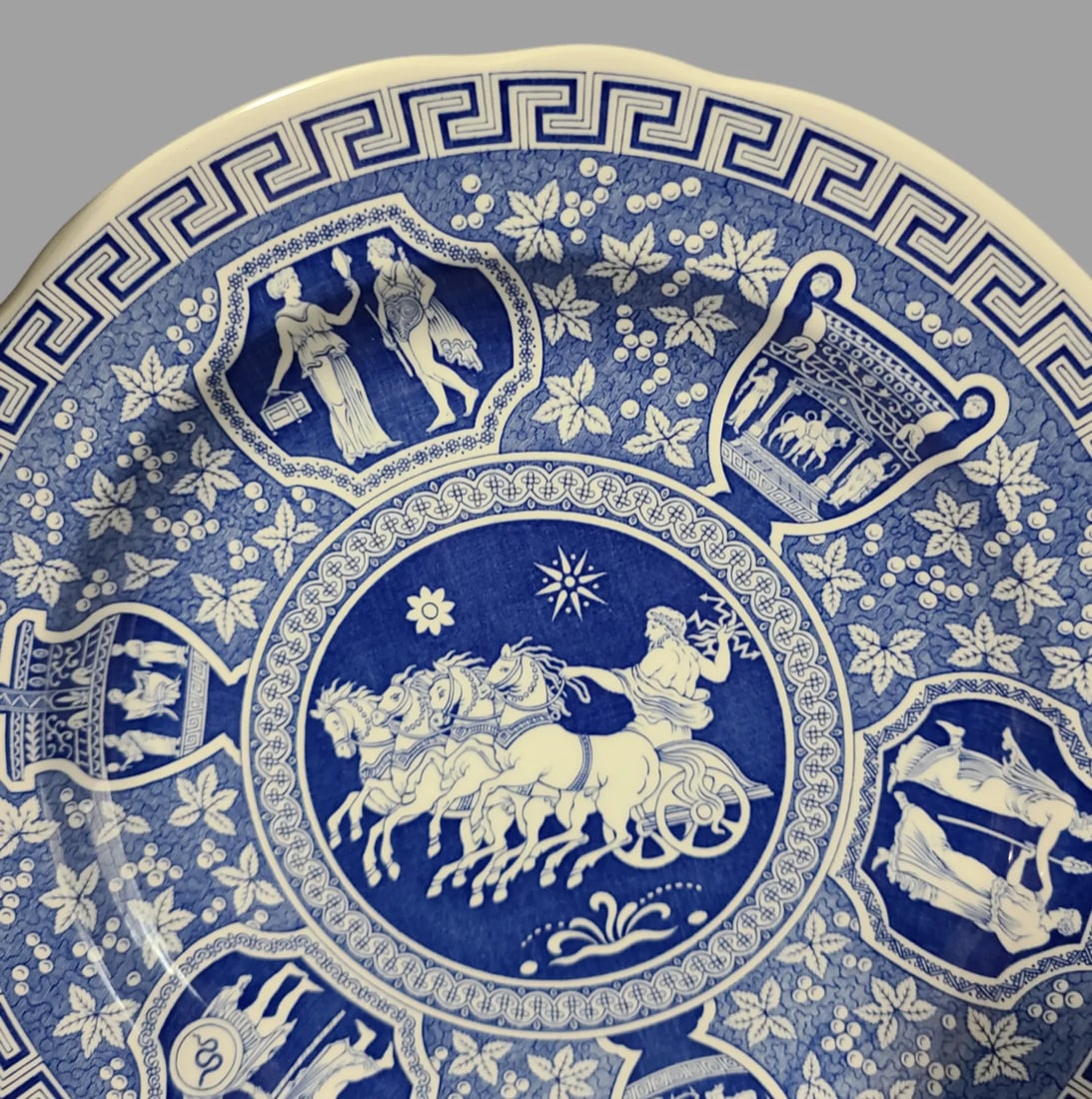 Late 20th Century Blue & White Neoclassical Greek Key Mythological God Zeus Figural Spode Plate, Mad - 5
