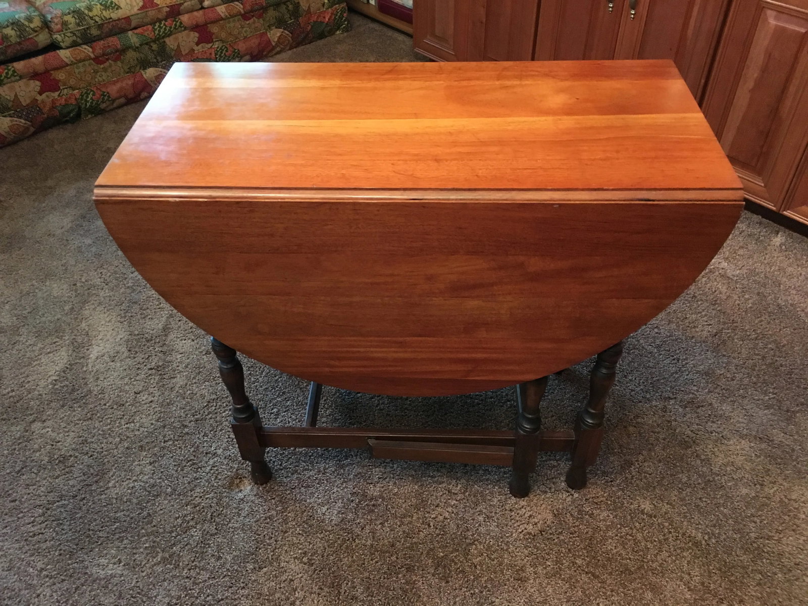 Antique Early American Drop Leaf Oval Table - 6