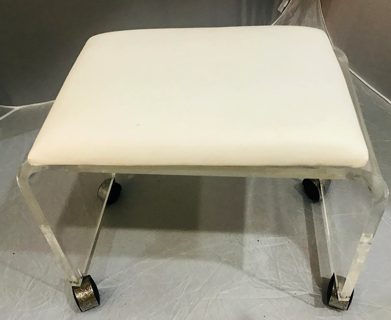 1970s Mid-Century Modern Lucite Vanity Stool Bench - 3