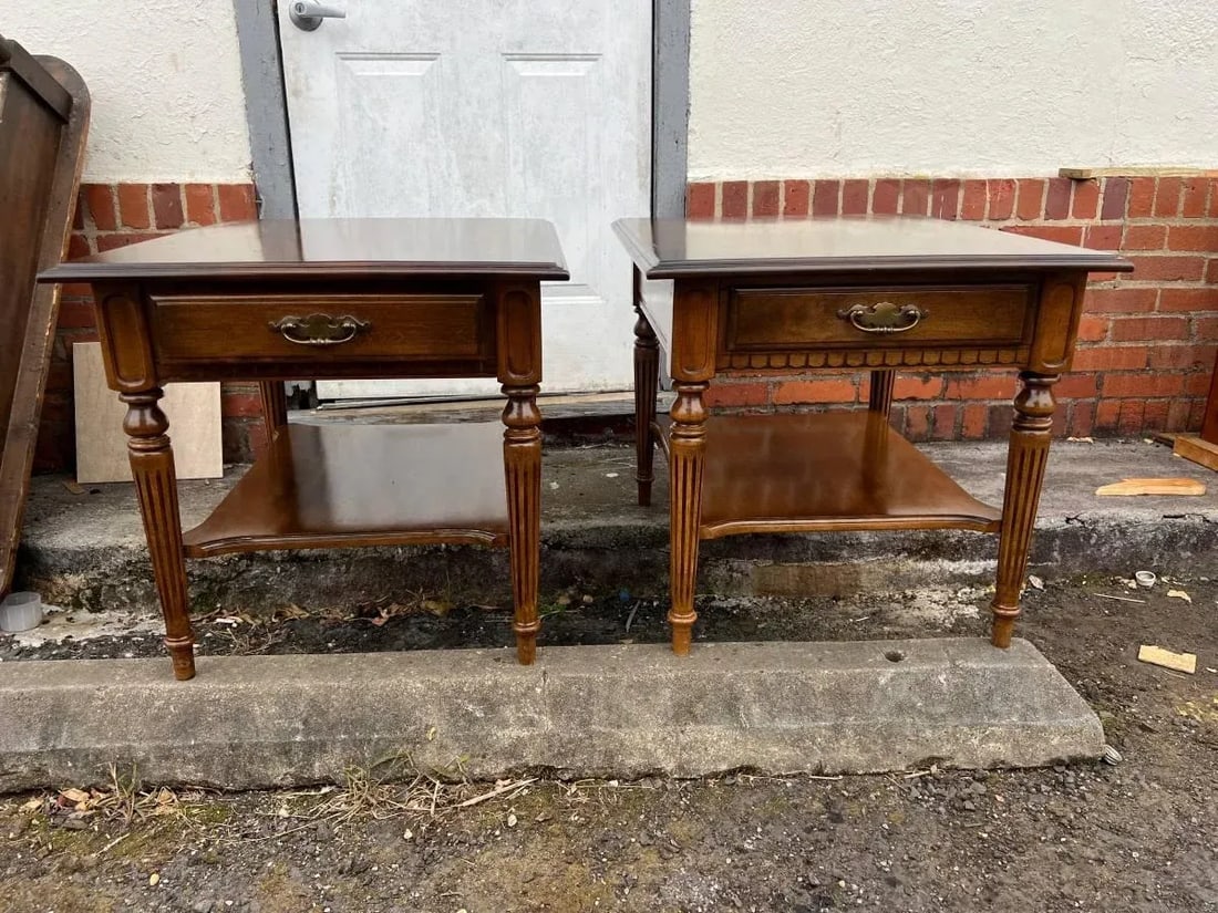 Vintage Ethan Allen Pair of Traditional Style Solid Wood 2 Tier Nightstands Bed Side Tables. - 2