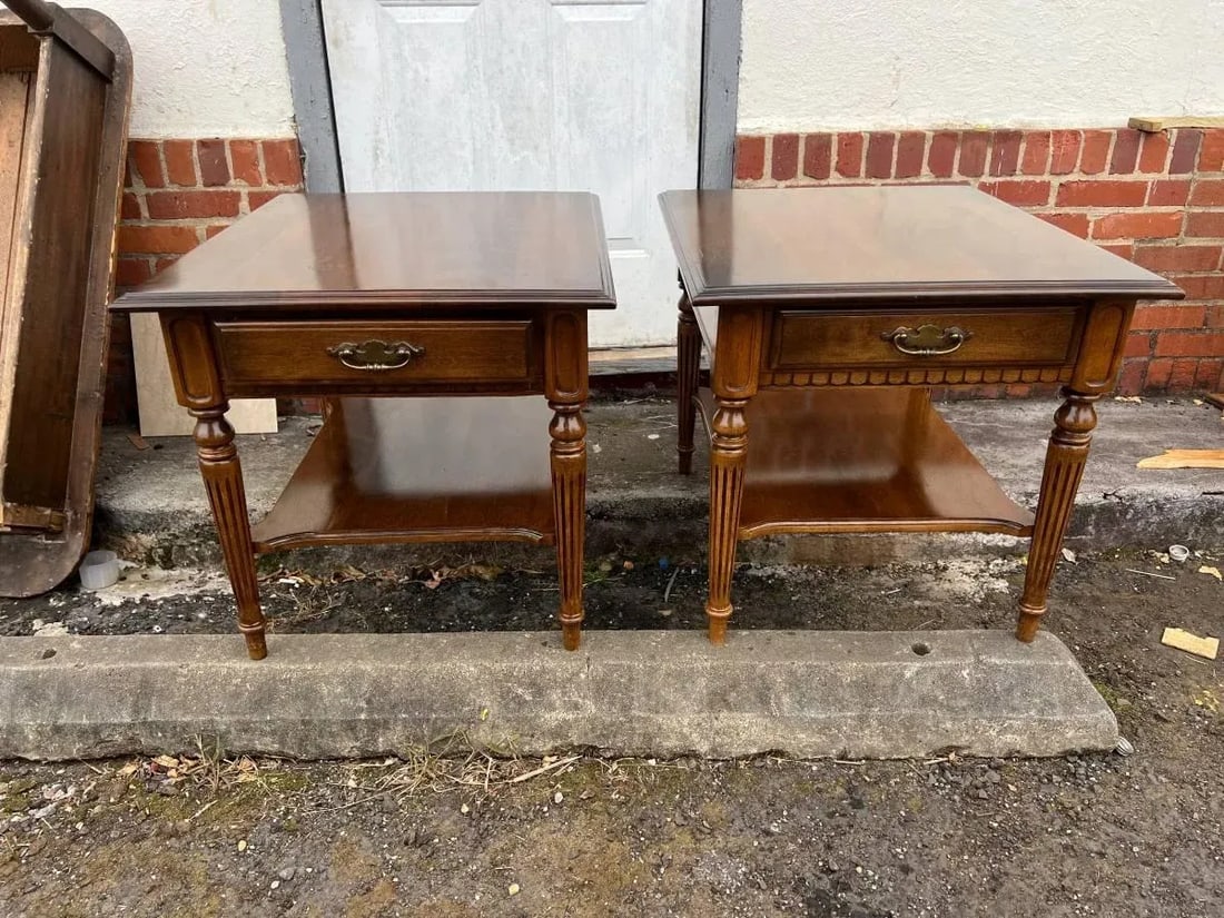 Vintage Ethan Allen Pair of Traditional Style Solid Wood 2 Tier Nightstands Bed Side Tables. - 3