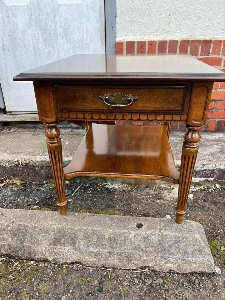 Vintage Ethan Allen Pair of Traditional Style Solid Wood 2 Tier Nightstands Bed Side Tables. - 4