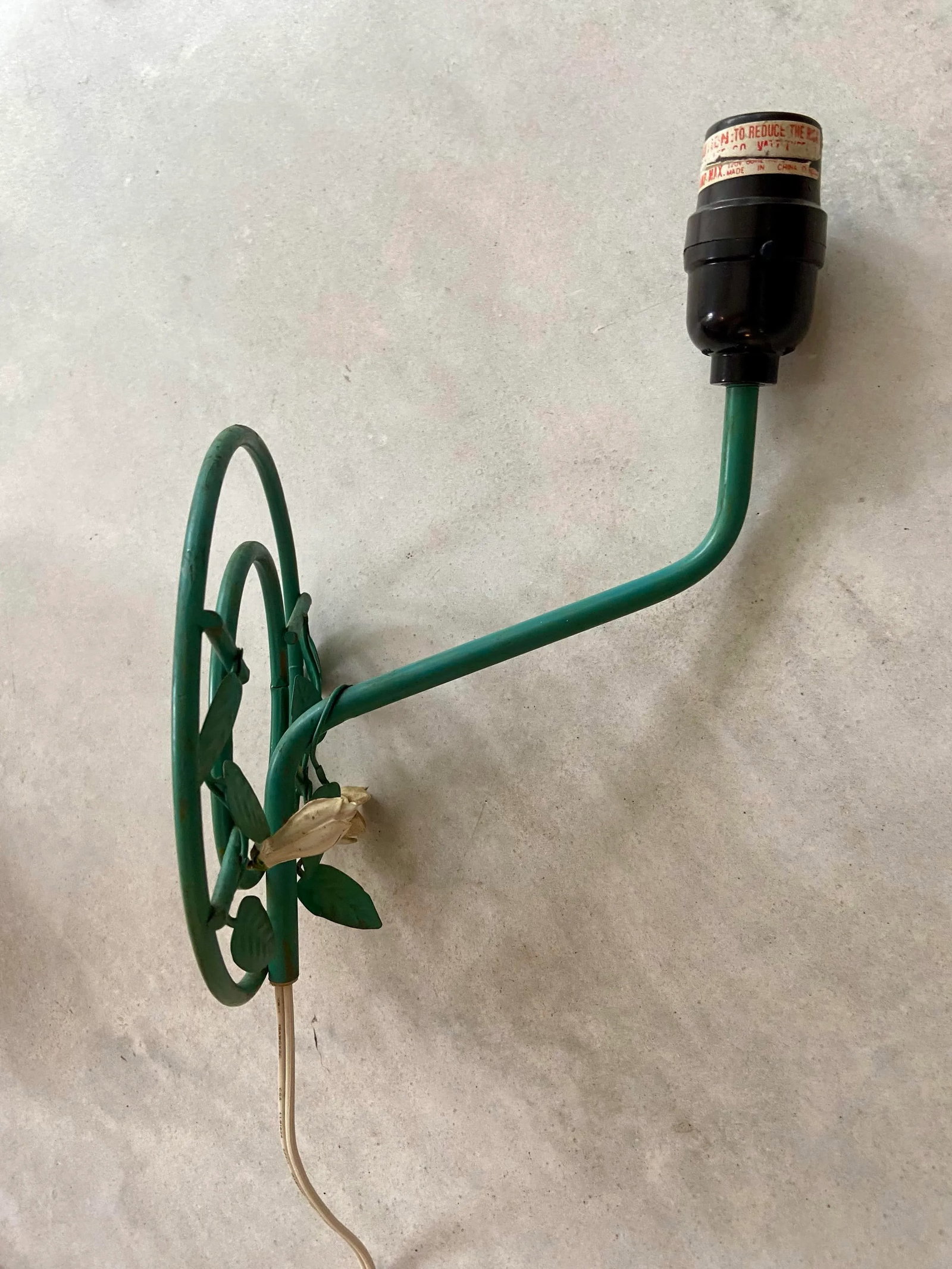 Late 20th Century Simple Floral Tole Wall Sconce Lamp - 10