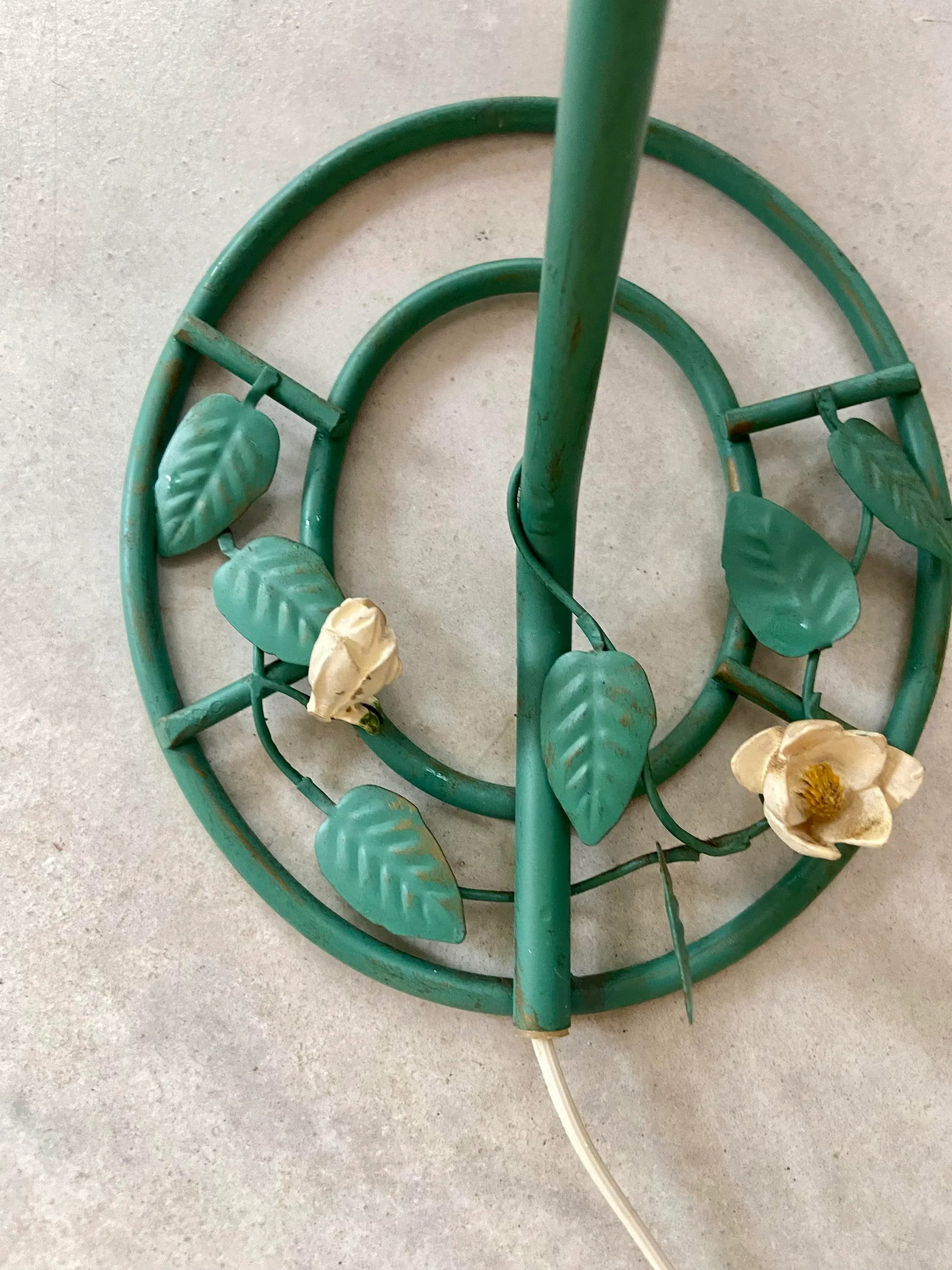 Late 20th Century Simple Floral Tole Wall Sconce Lamp - 11