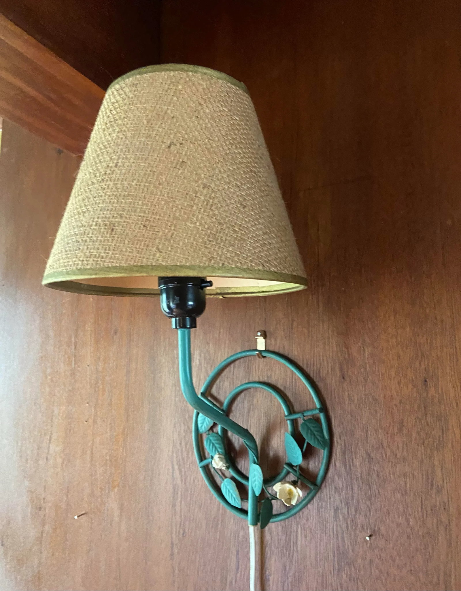 Late 20th Century Simple Floral Tole Wall Sconce Lamp - 2