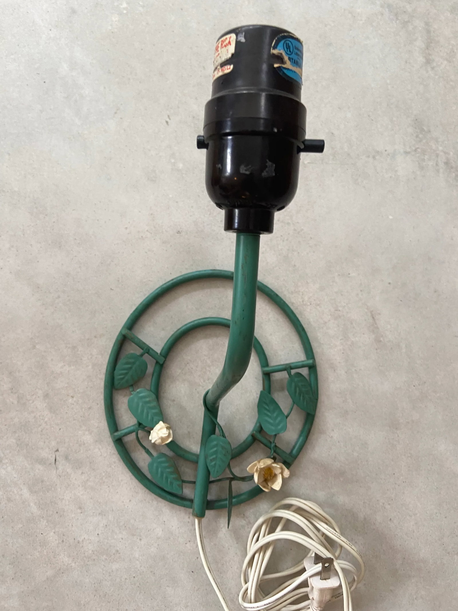 Late 20th Century Simple Floral Tole Wall Sconce Lamp - 3