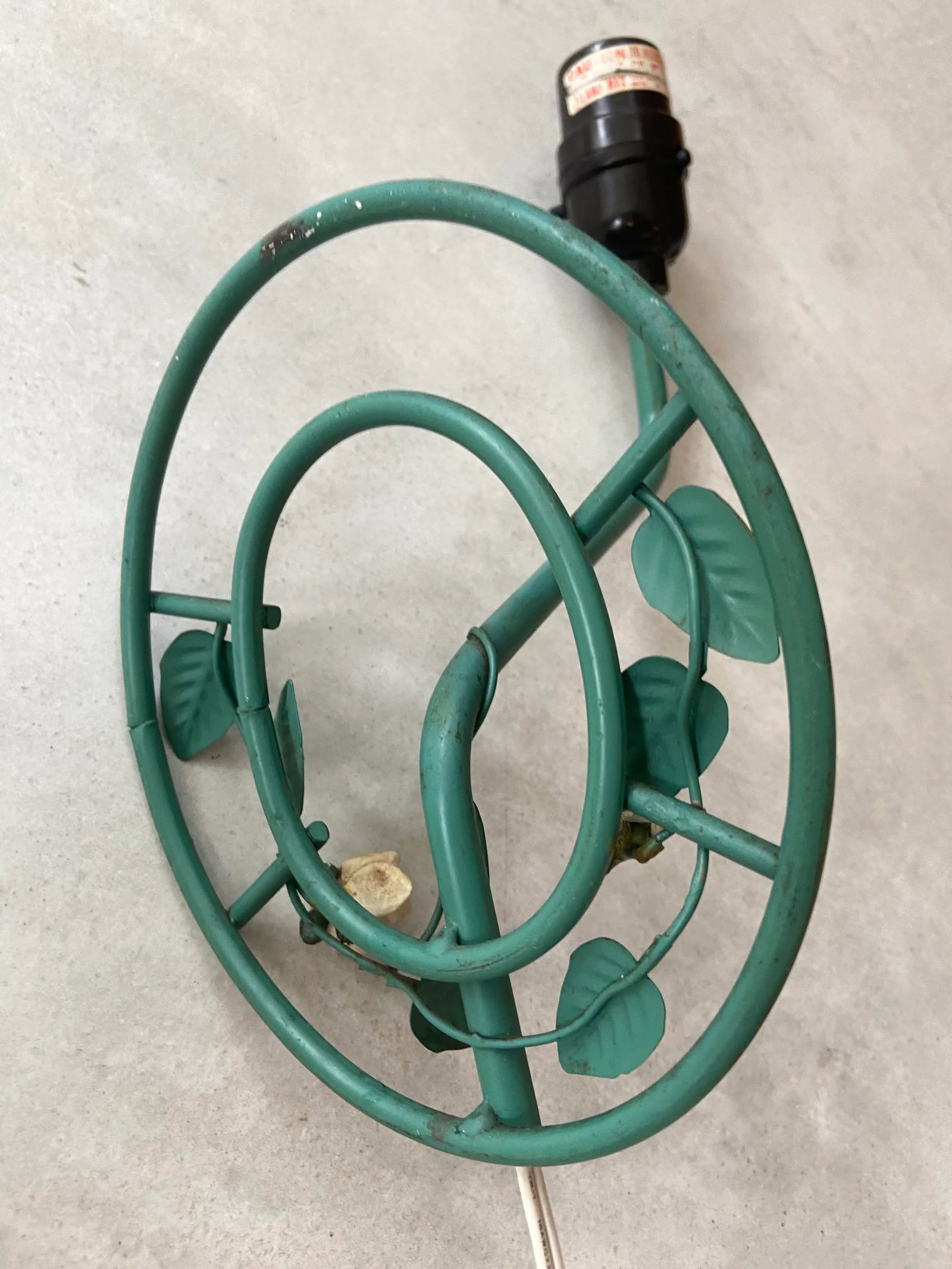Late 20th Century Simple Floral Tole Wall Sconce Lamp - 7
