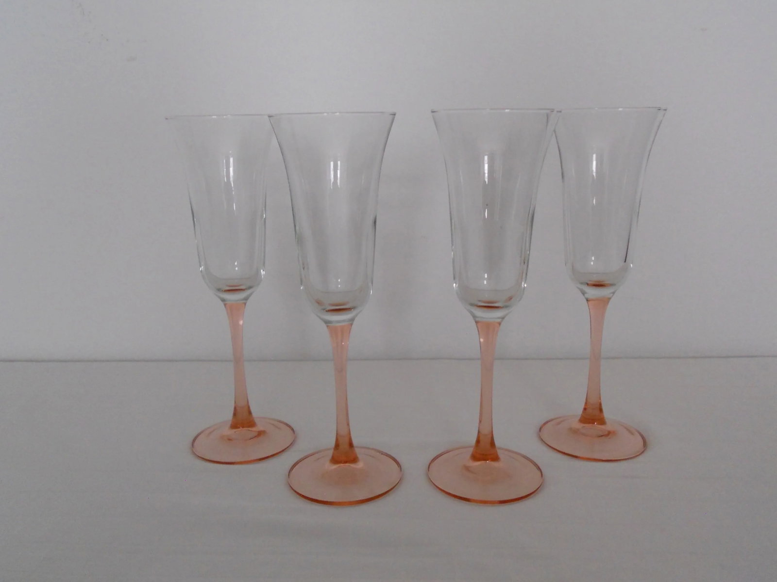 Pink Glass Champagne Flutes - Set of Four - 3