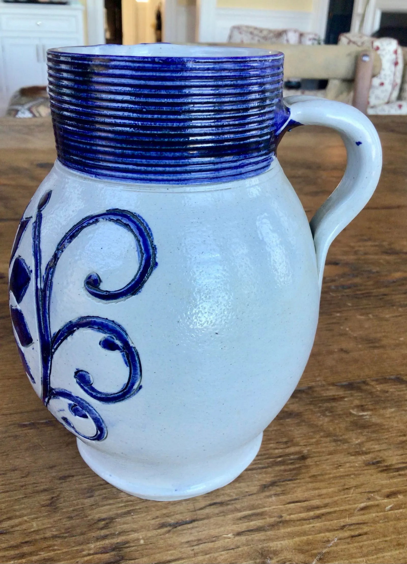 Vintage Williamsburg Restoration Blue and White Petite Vase - 3