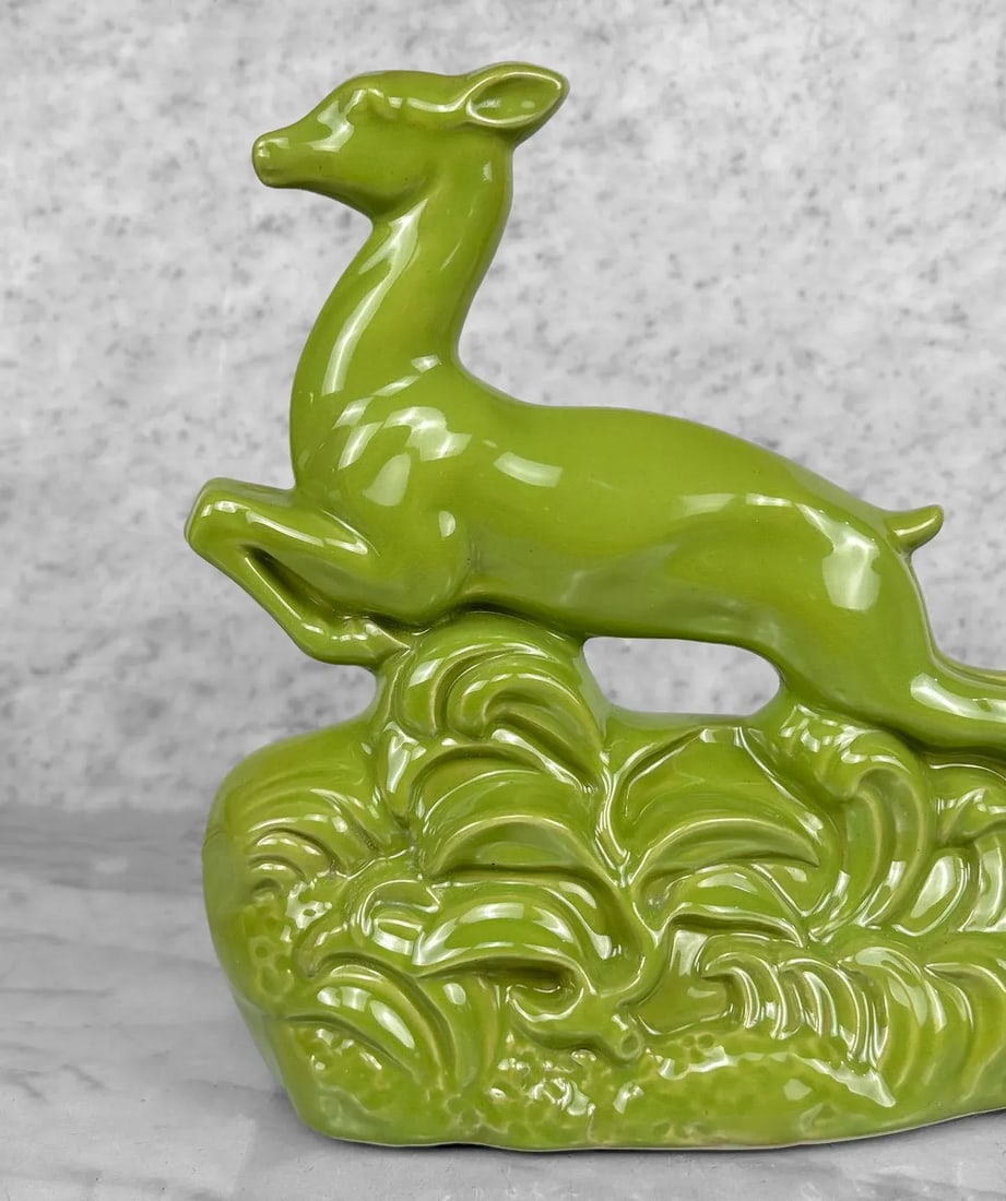 Mid-Century Art Deco Avocado Green Porcelain Leaping Deer Tv Lamp - 7