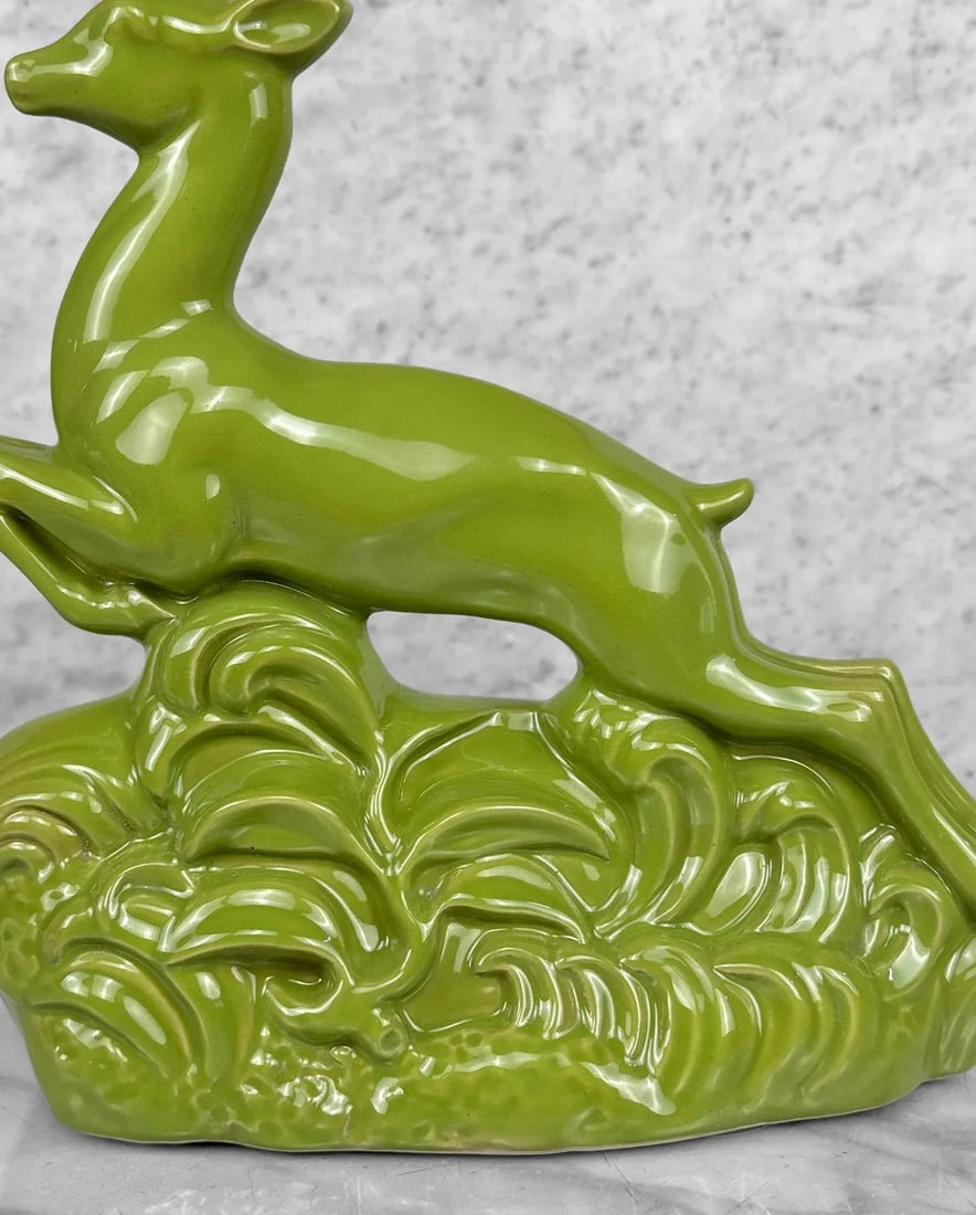Mid-Century Art Deco Avocado Green Porcelain Leaping Deer Tv Lamp - 9