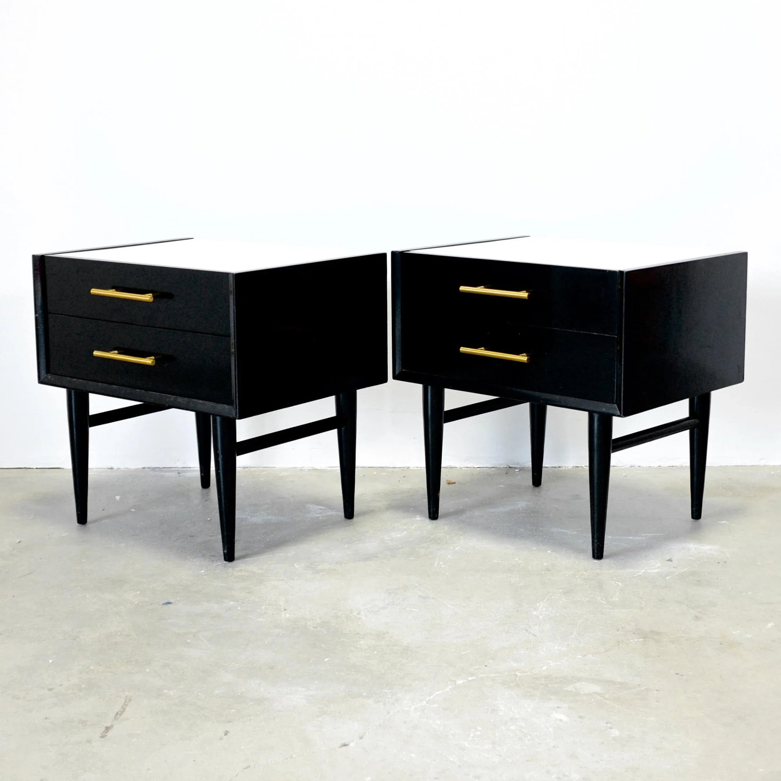 American of Martinsville "Silhouette" Pair of Nightstands Designed by Merton Gershun - 4