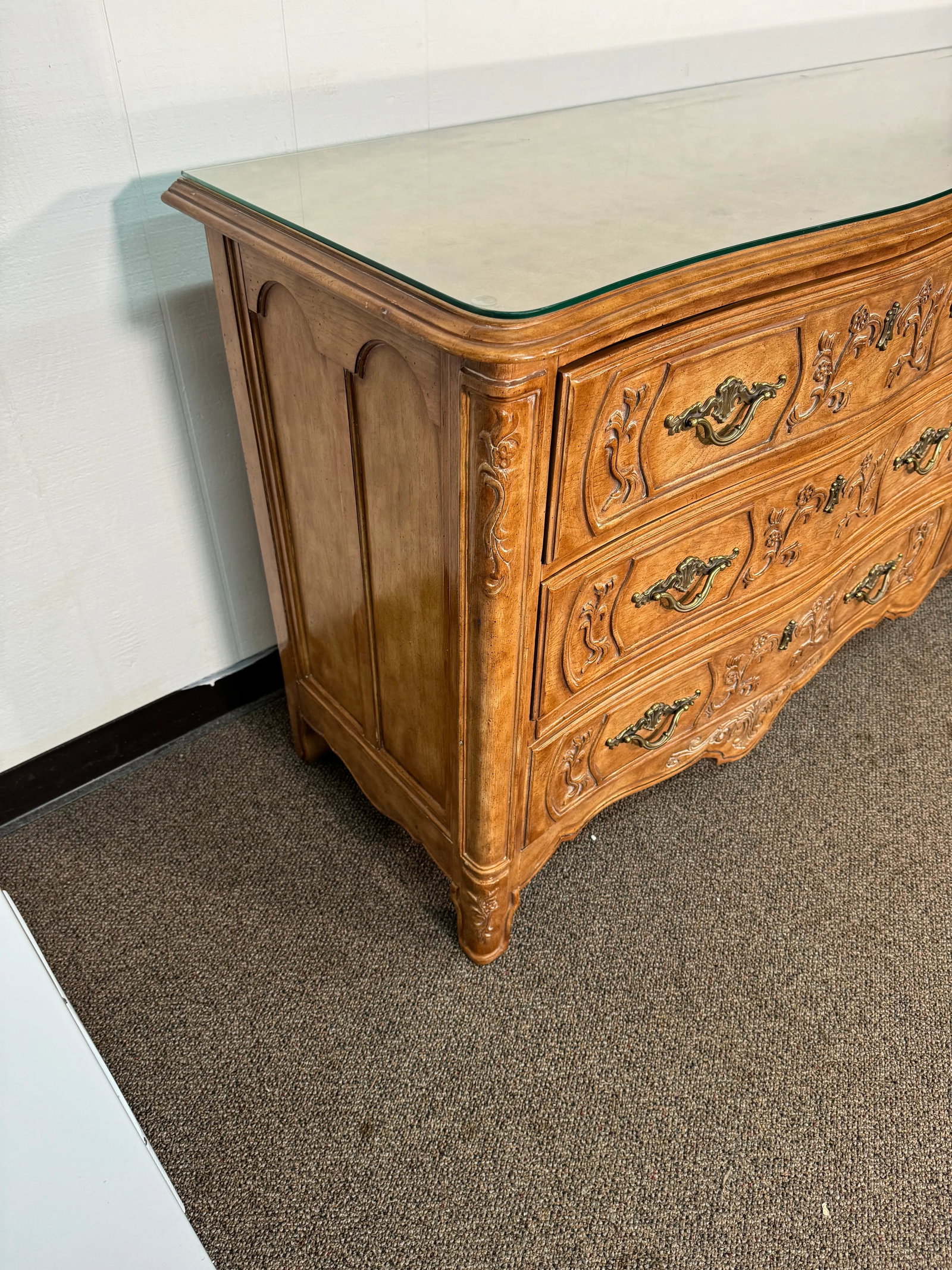 Late 20th Century Heritage French Country Dresser With Glass on Top - 2