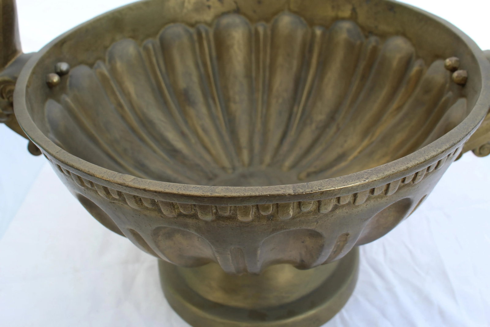 Deco Brass Bowl, Design Maybe Swans , Heavy Solid Casting, Large Center Piece - 2