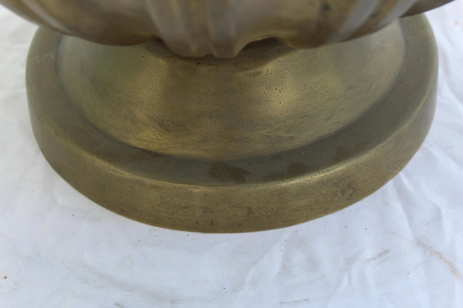 Deco Brass Bowl, Design Maybe Swans , Heavy Solid Casting, Large Center Piece - 6