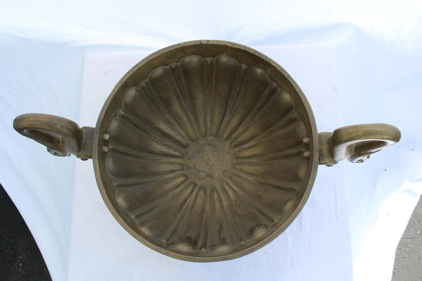 Deco Brass Bowl, Design Maybe Swans , Heavy Solid Casting, Large Center Piece - 8