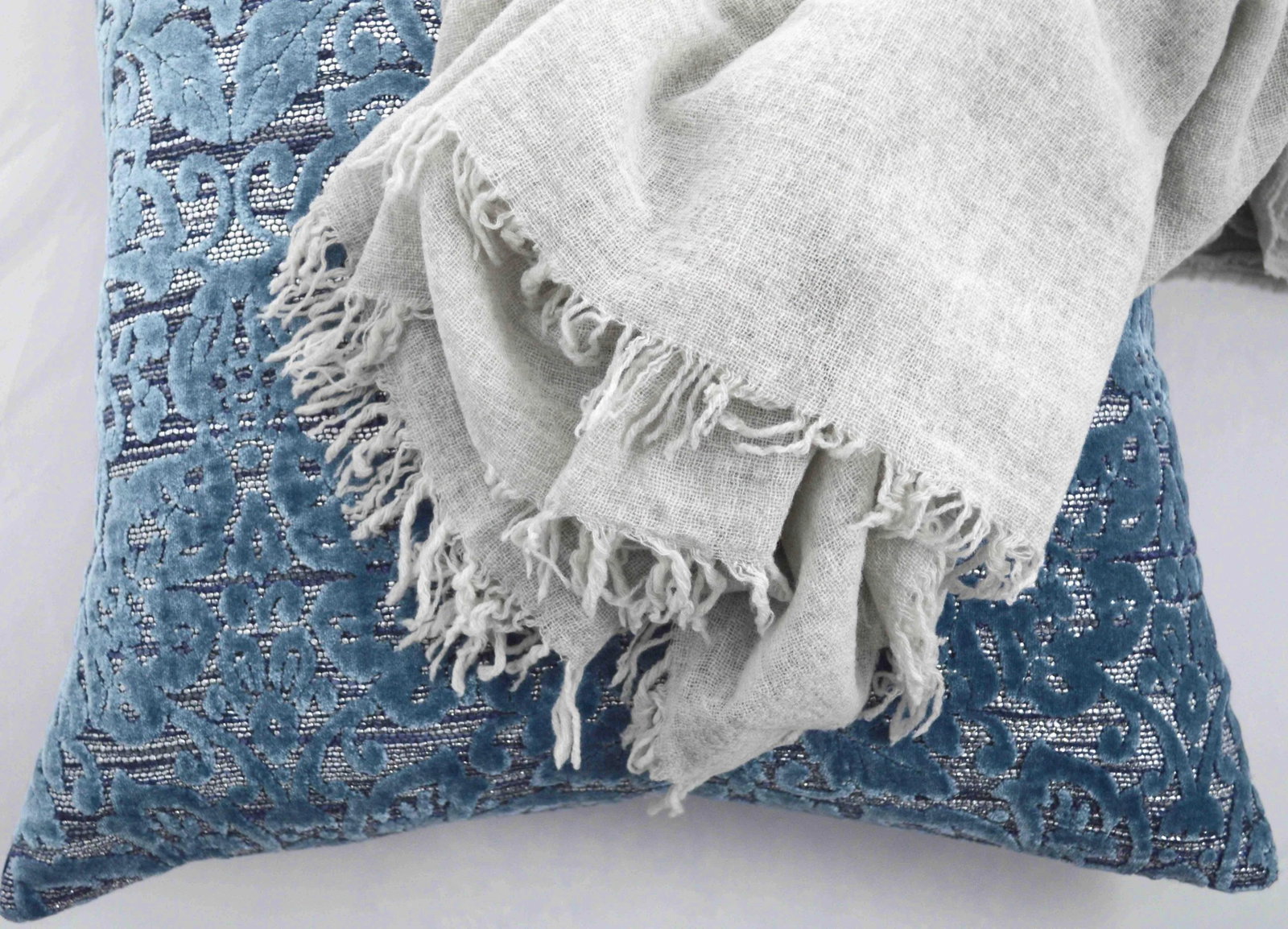FirmaMenta Italian Ice Gray Gauze Throw - 2