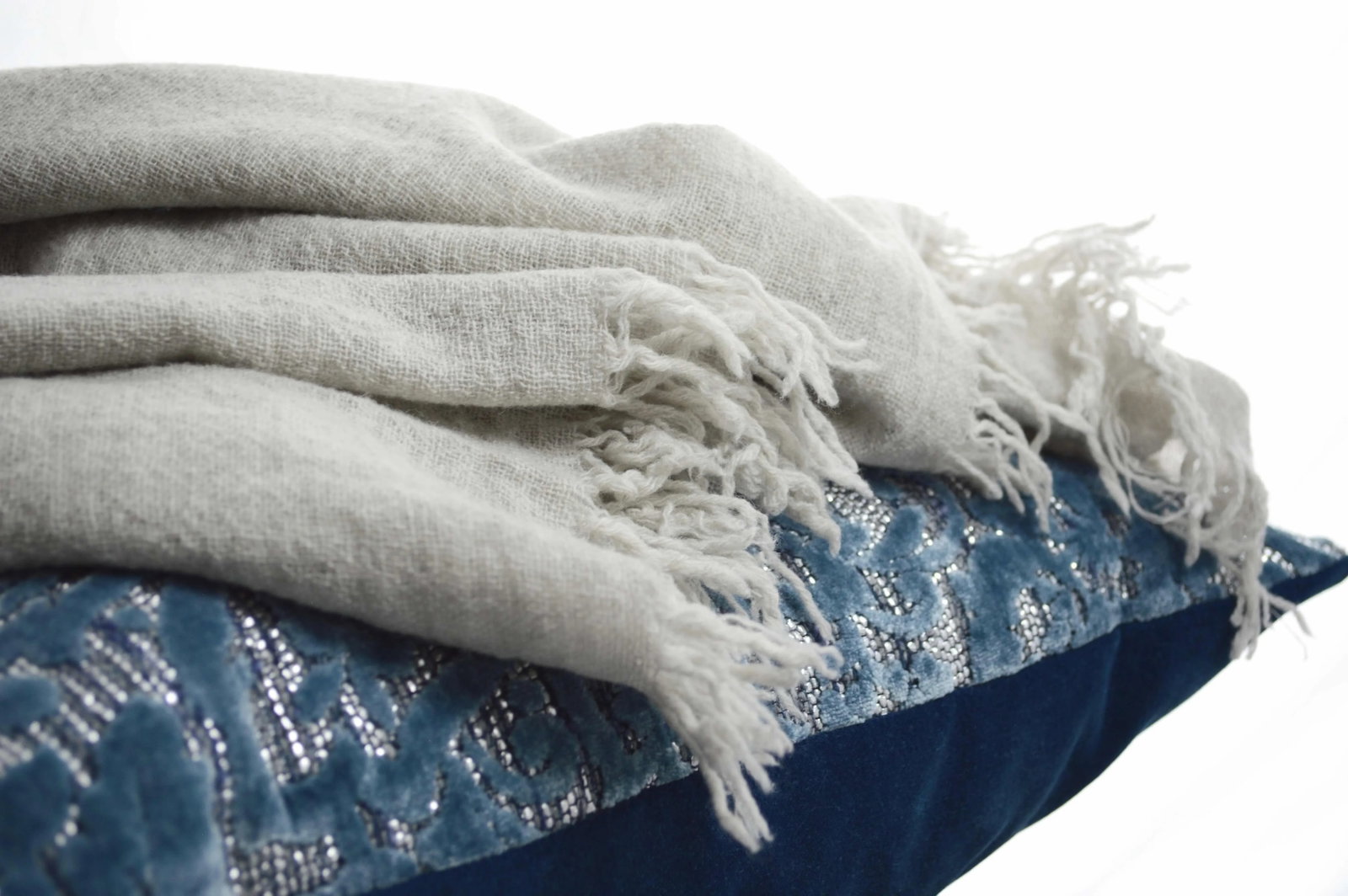 FirmaMenta Italian Ice Gray Gauze Throw - 3