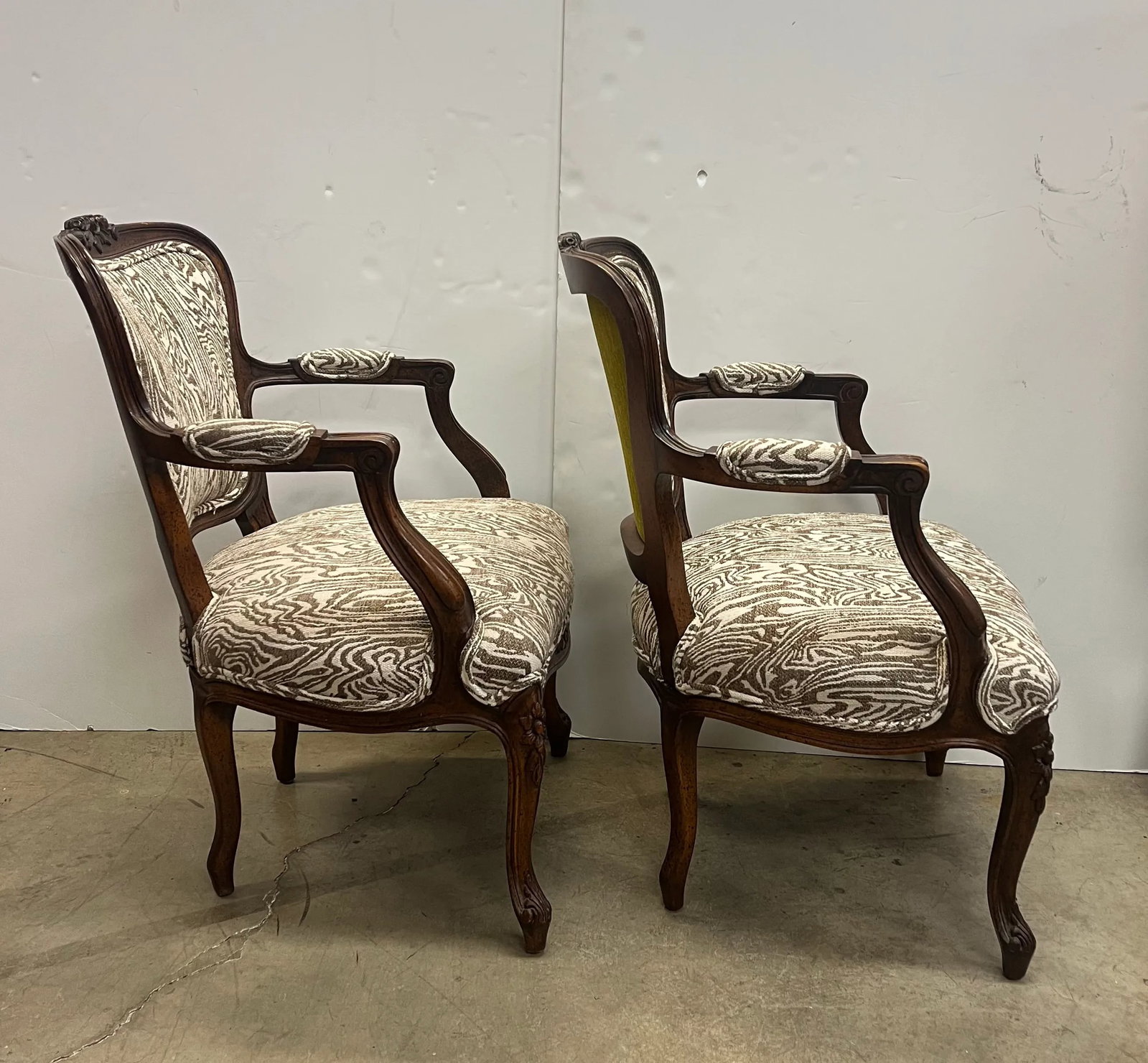 Late 19th Century Pair of Country French Walnut Arm Chairs - 2