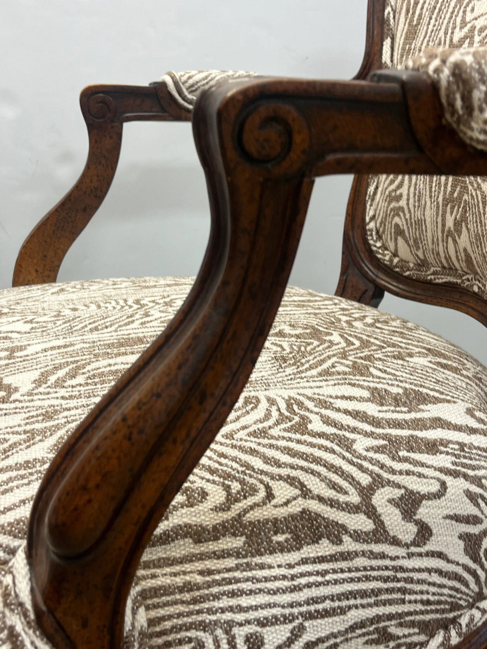 Late 19th Century Pair of Country French Walnut Arm Chairs - 5