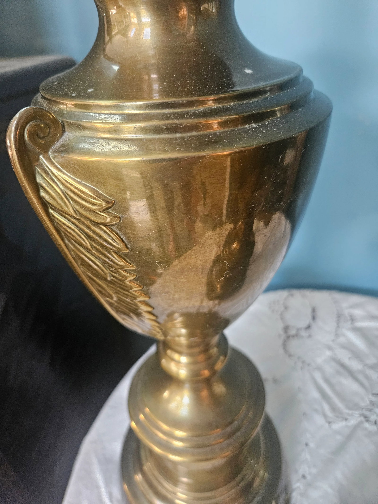 Vintage Pair of Frederick Cooper Brass Trophy Urn Lamps - 4