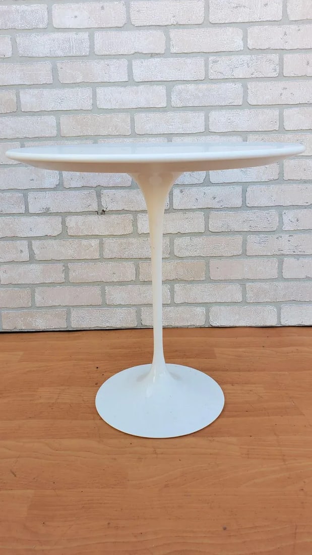 Mid Century Modern Eero Saarinen Tulip Side Table - 3