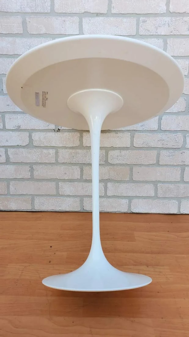 Mid Century Modern Eero Saarinen Tulip Side Table - 4