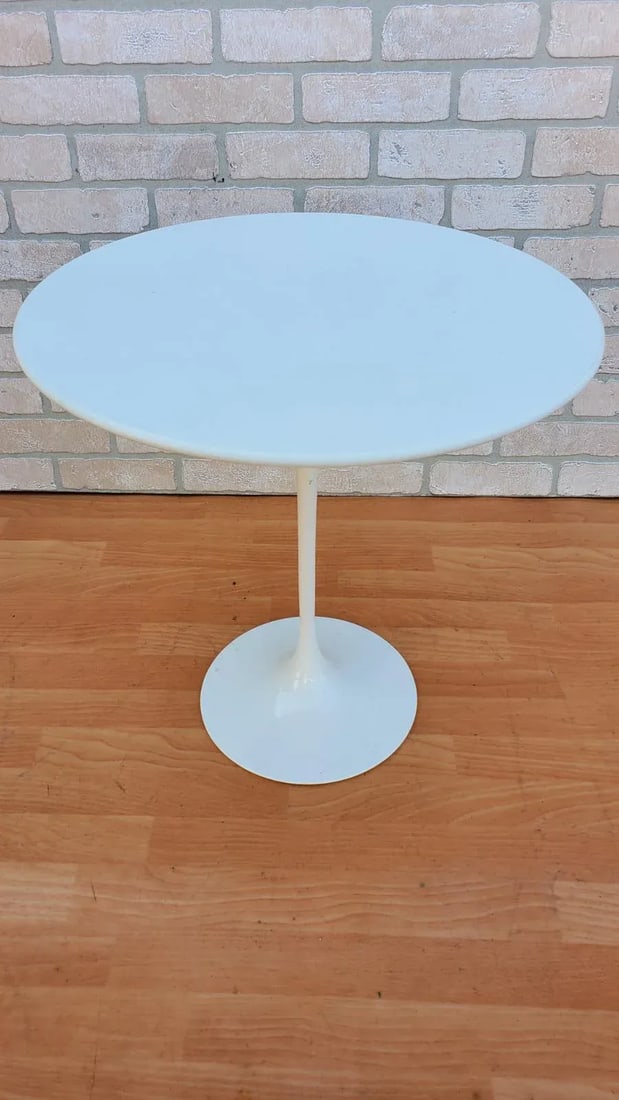 Mid Century Modern Eero Saarinen Tulip Side Table - 6